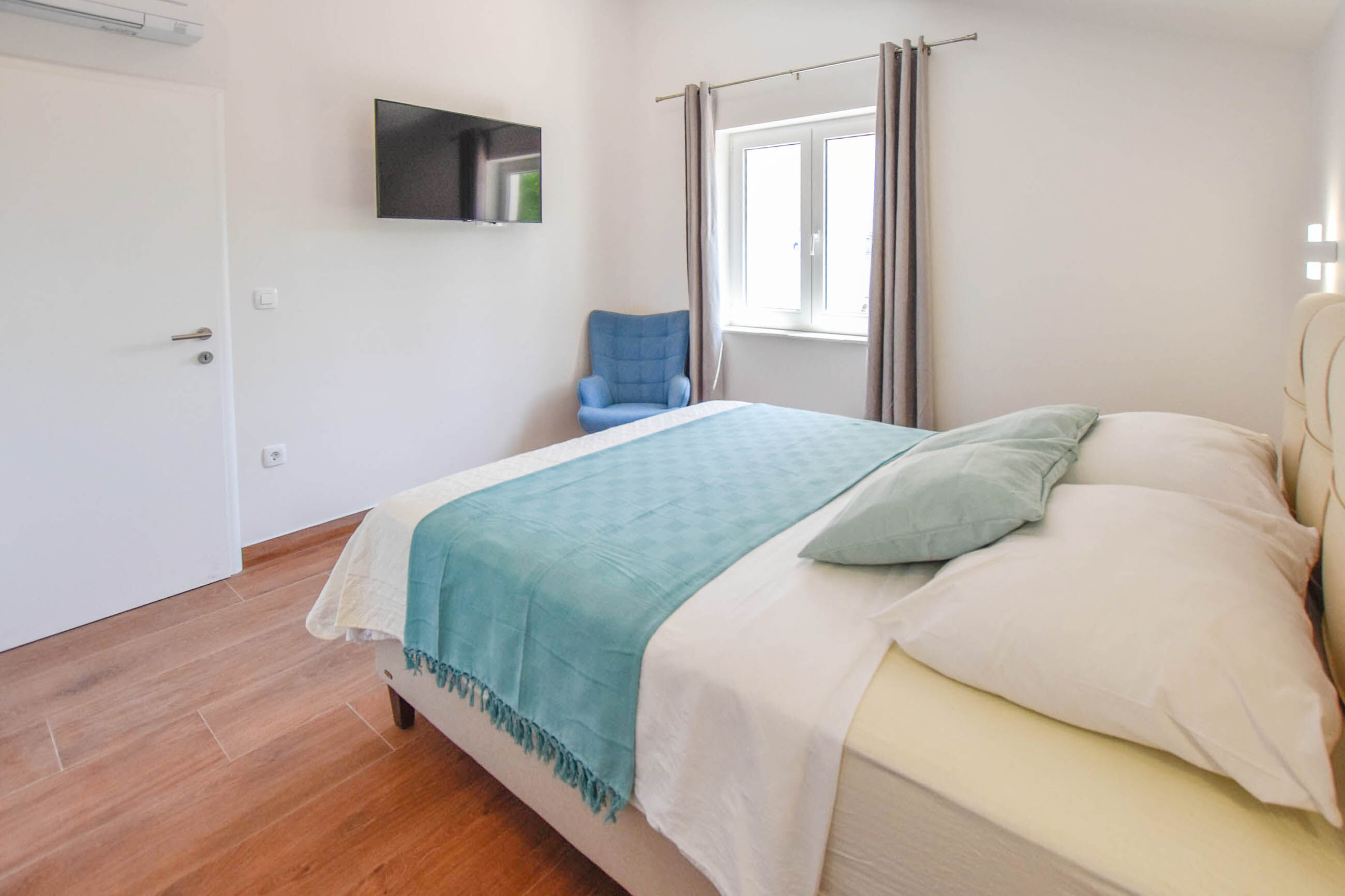 Apartment L and S on The Beach 81831-A1