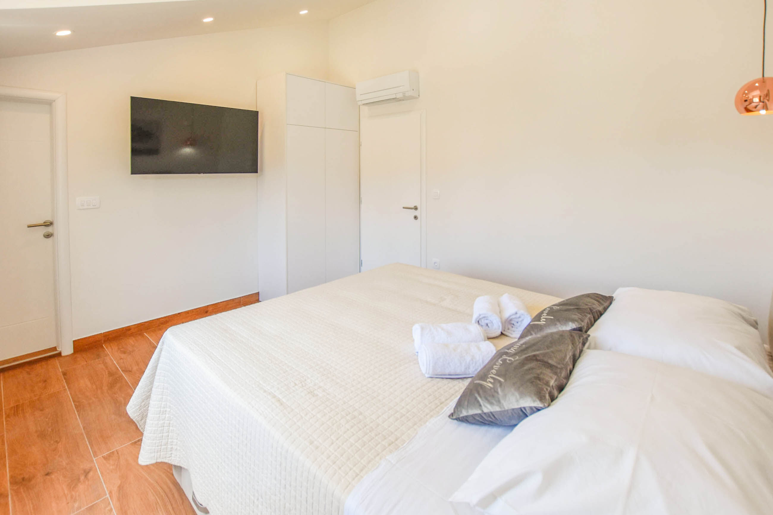 Apartment L and S on The Beach 81831-A1