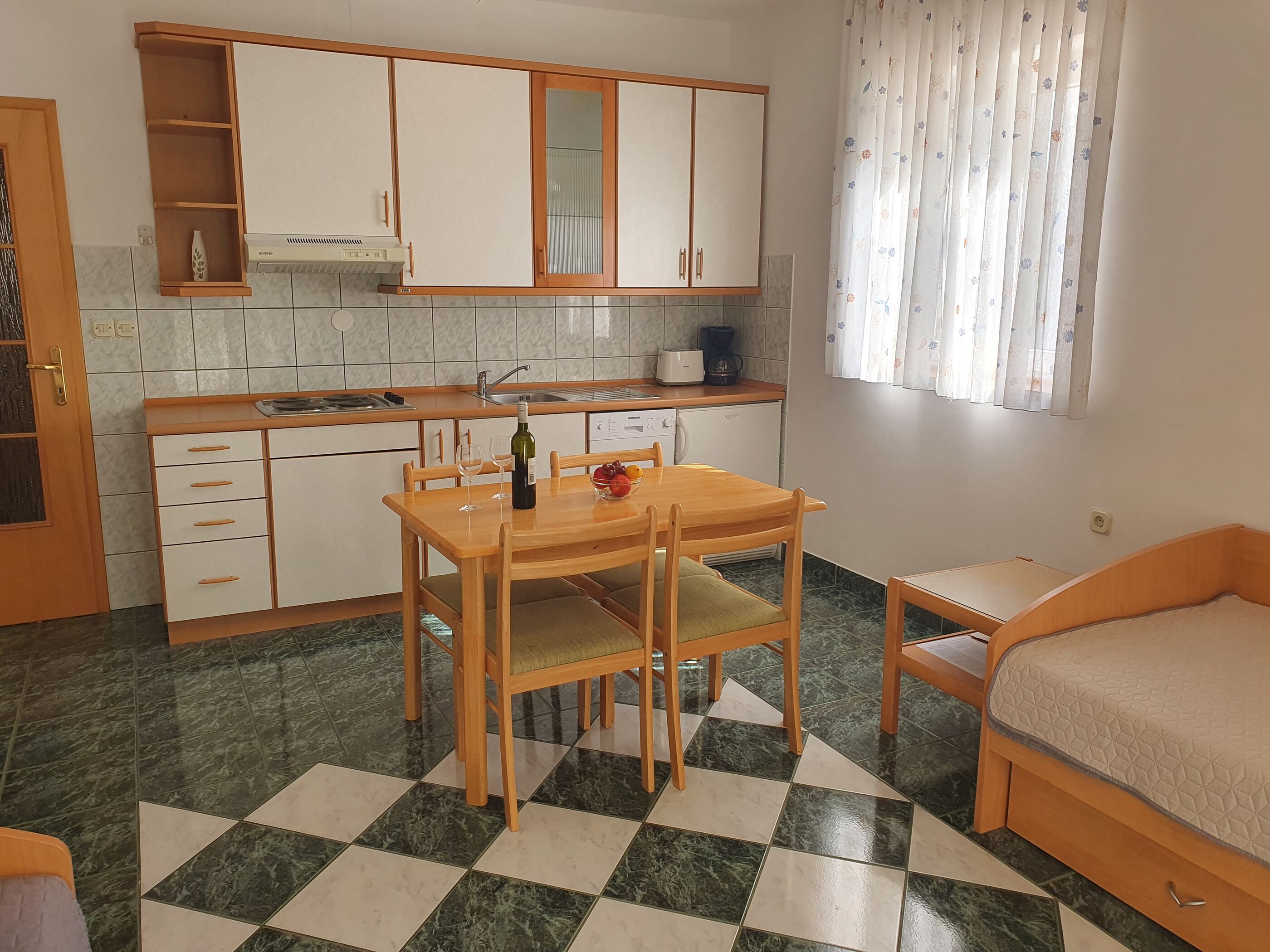 Apartments Villa Anne 81411-A1