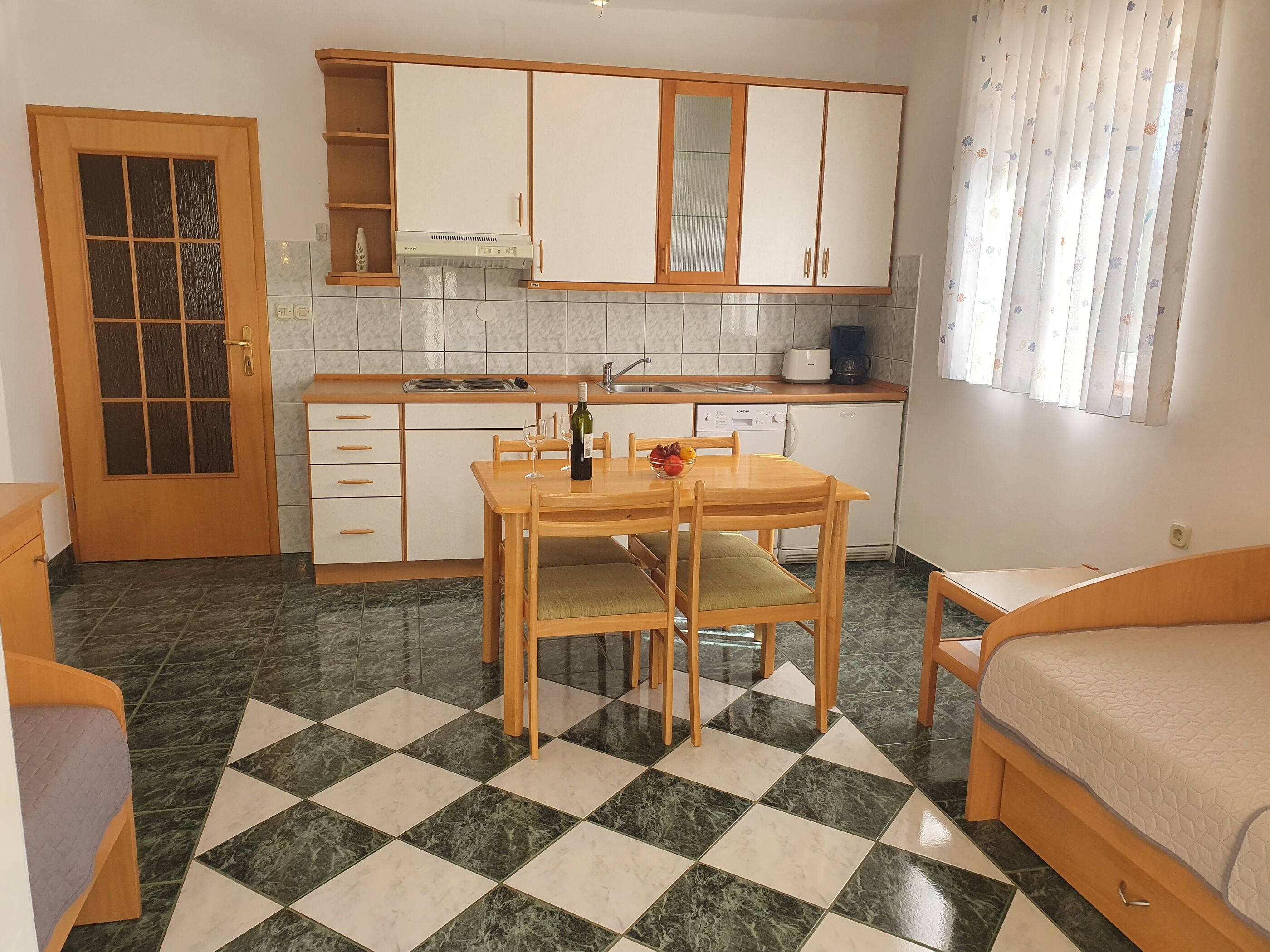 Apartments Villa Anne 81411-A1