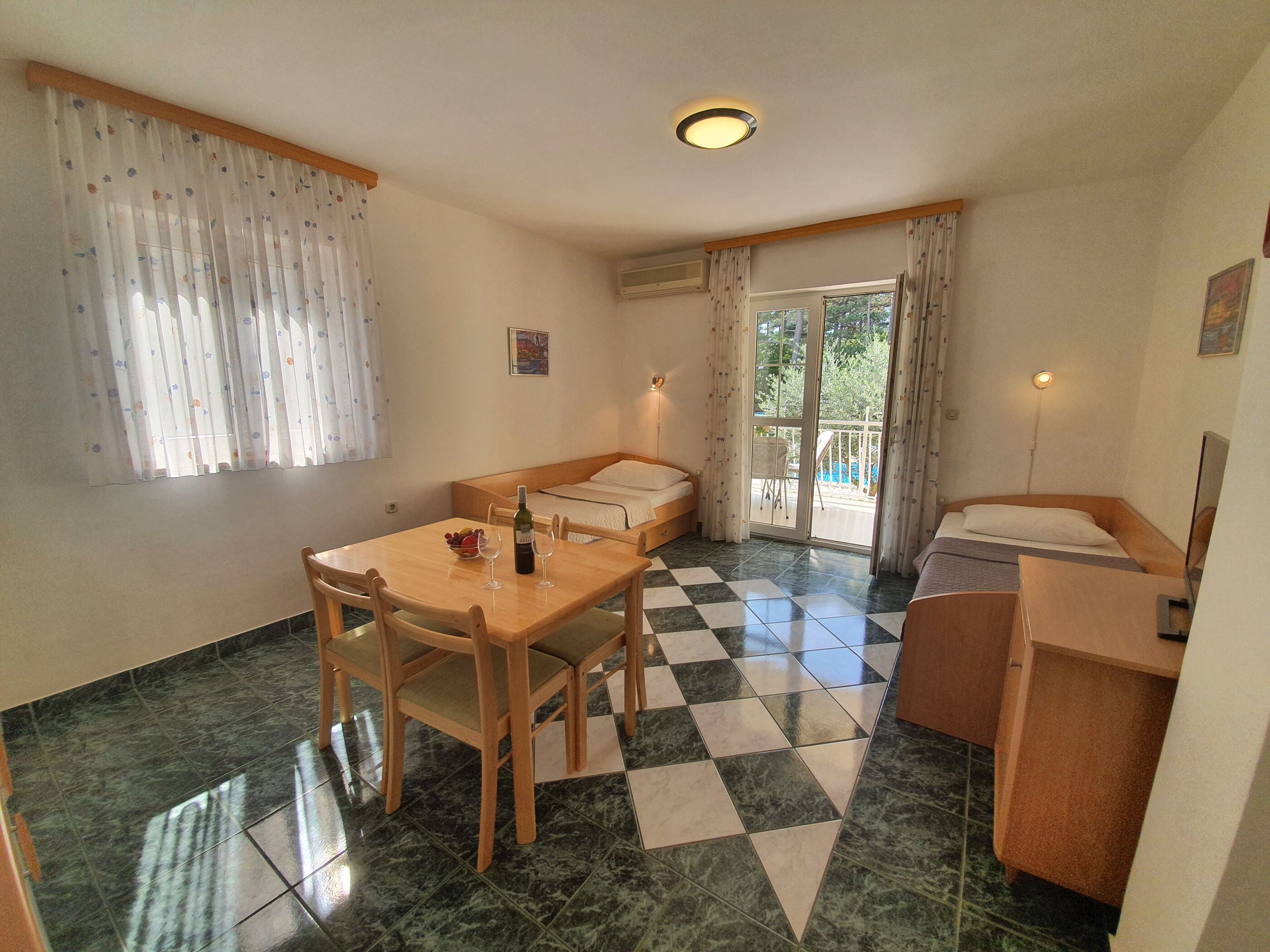 Apartments Villa Anne 81411-A1