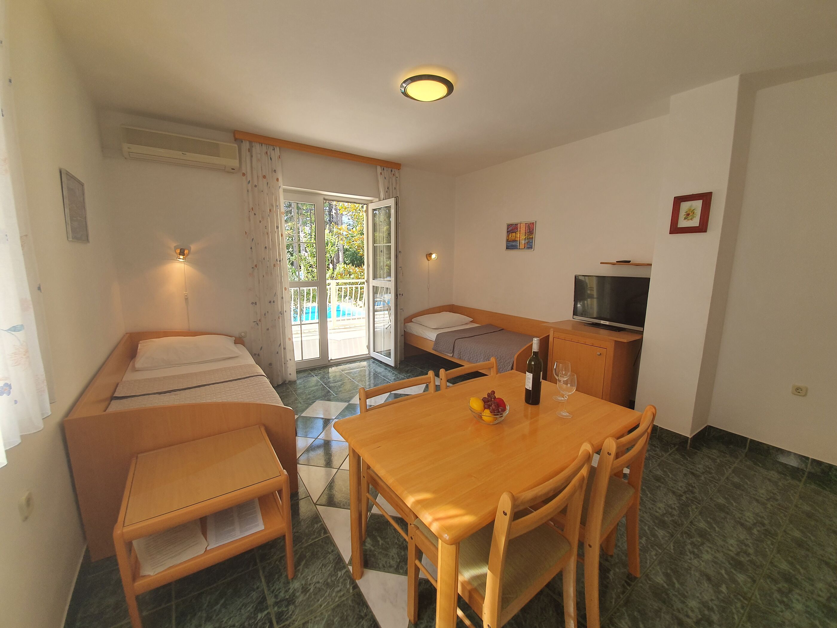Apartments Villa Anne 81411-A1