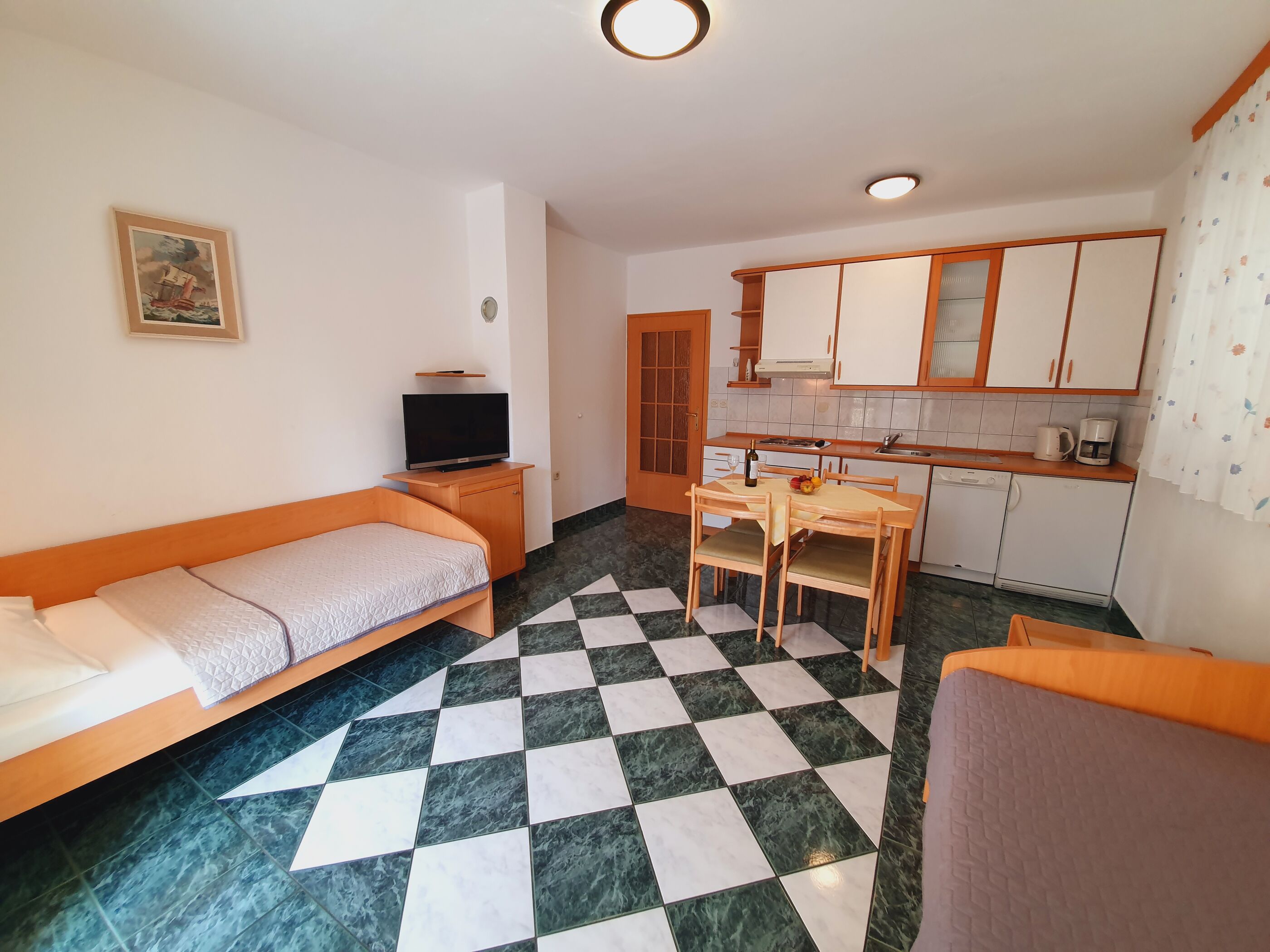 Apartments Villa Anne 81411-A4