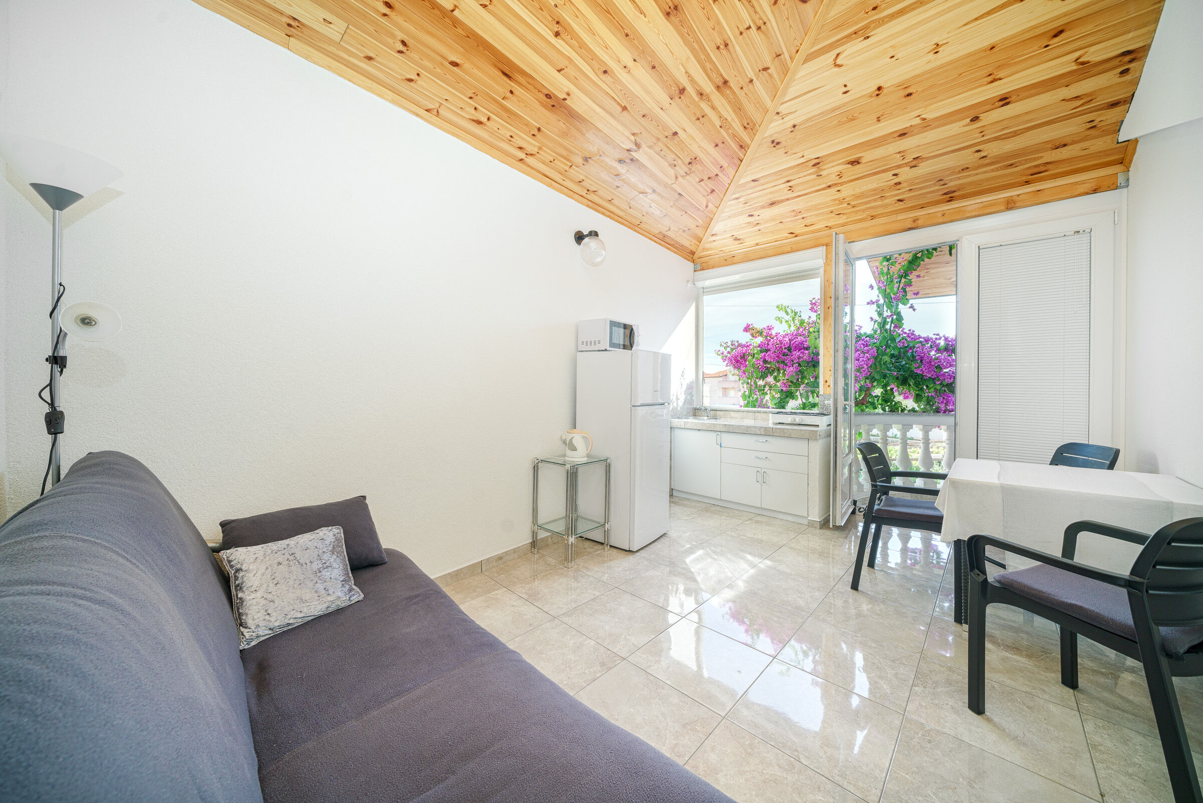 Apartment and Room Štefanija 18051-S1