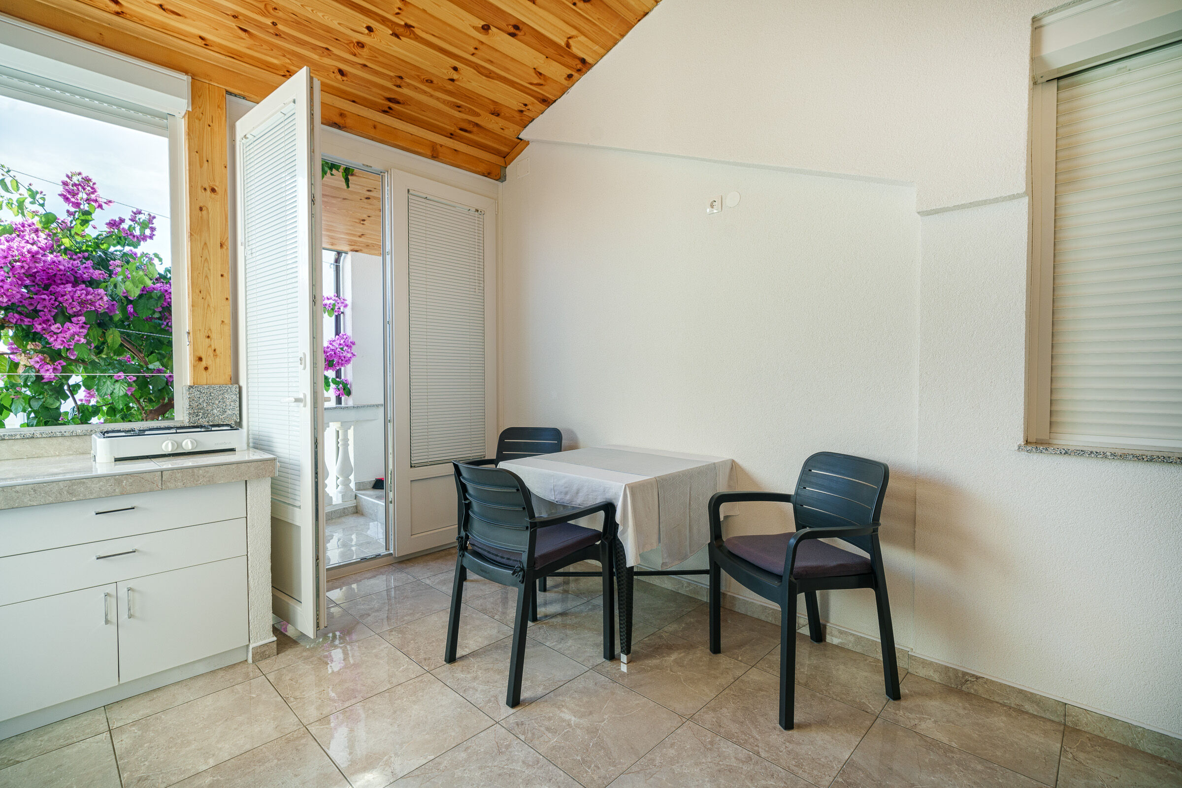 Apartment and Room Štefanija 18051-S1