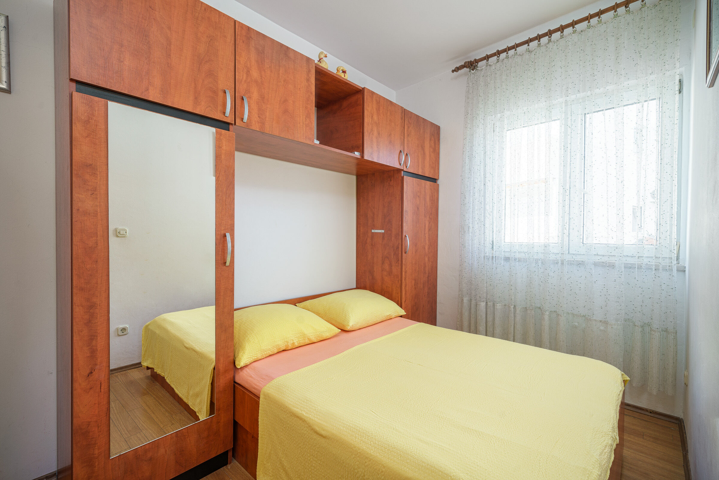 Apartment and Room Štefanija 18051-A1