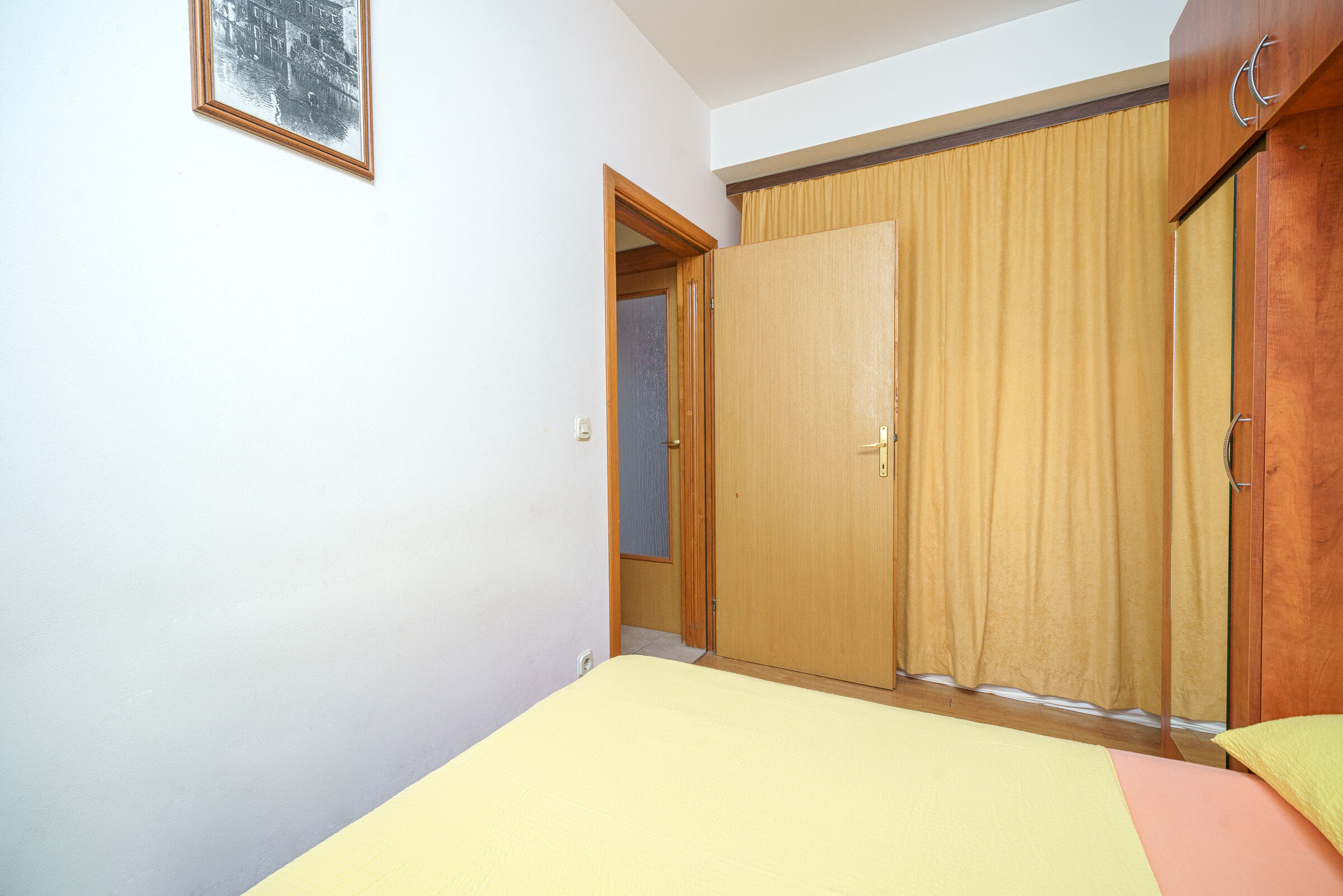Apartment and Room Štefanija 18051-A1