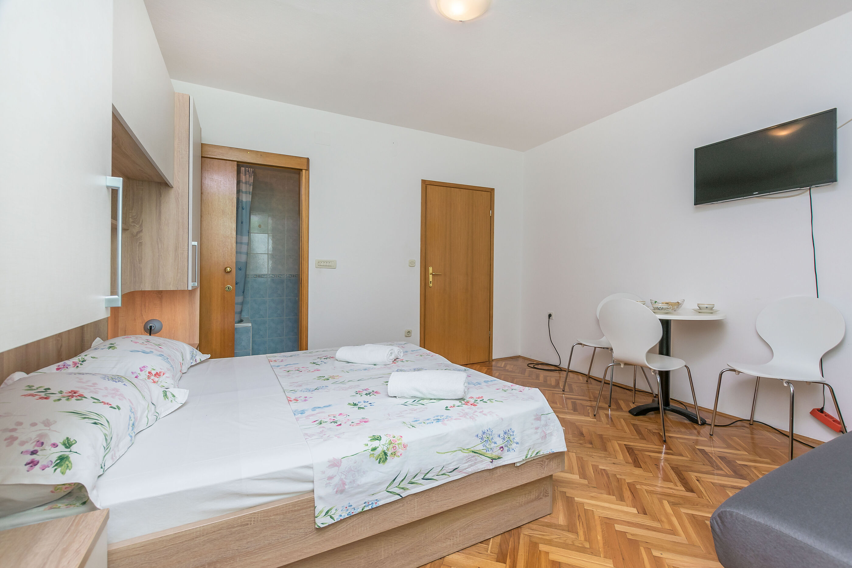 Apartments and Room Nevenka 37001-A1