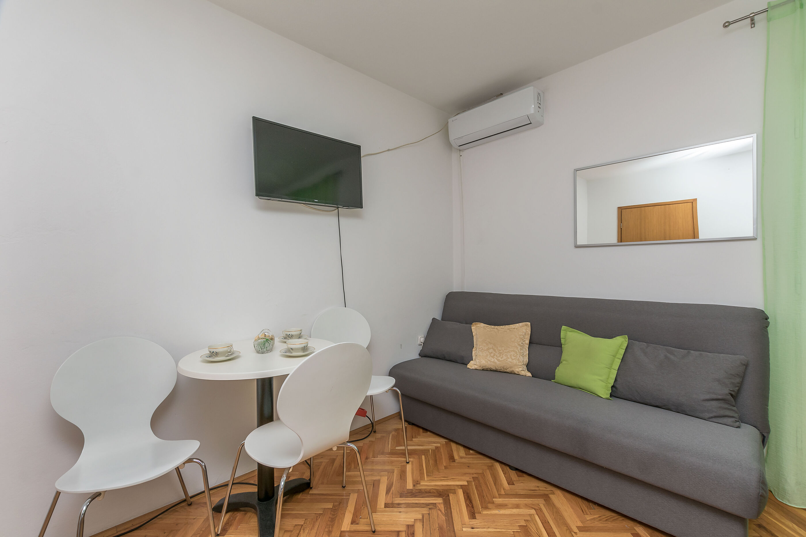 Apartments and Room Nevenka 37001-A1