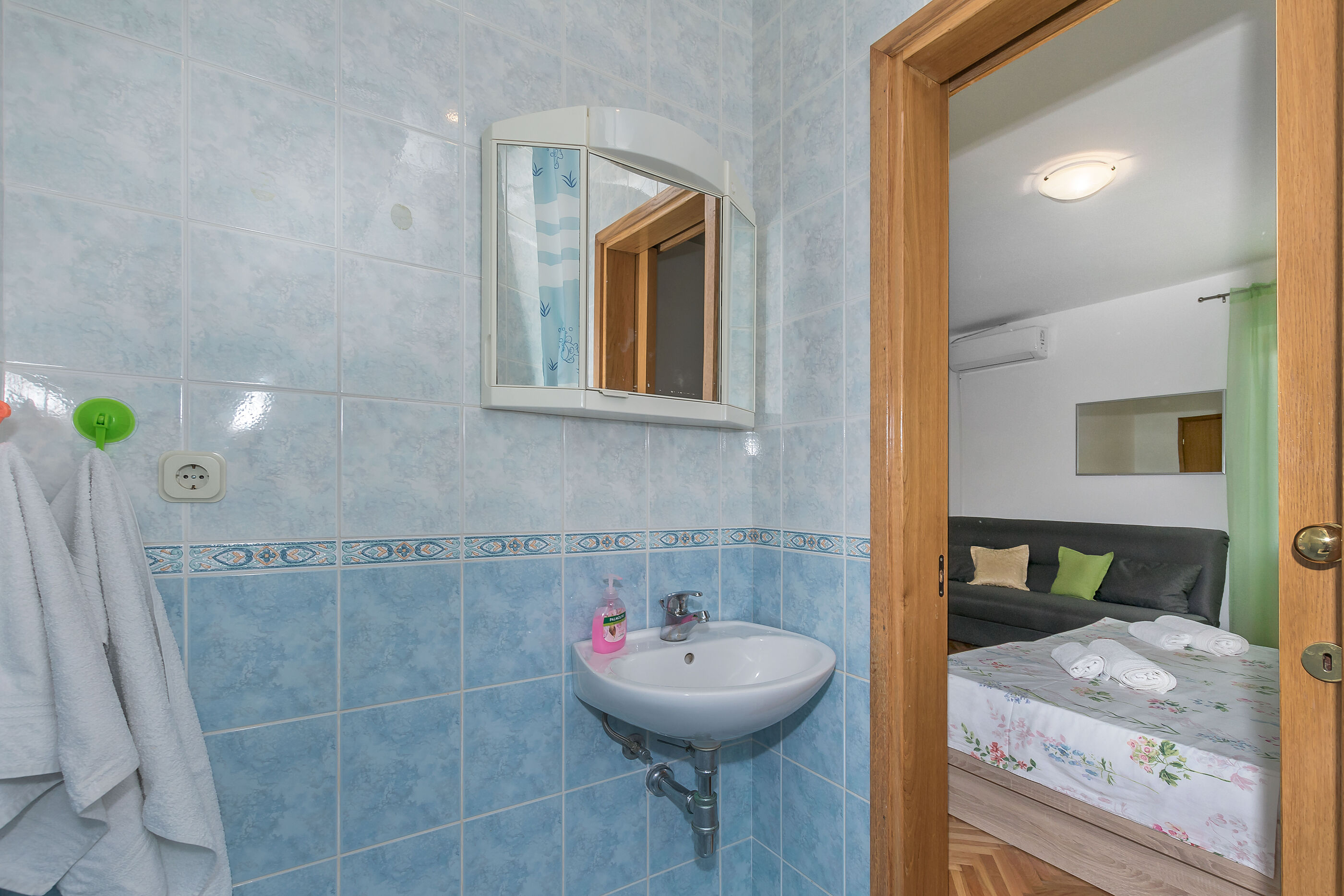 Apartments and Room Nevenka 37001-A1