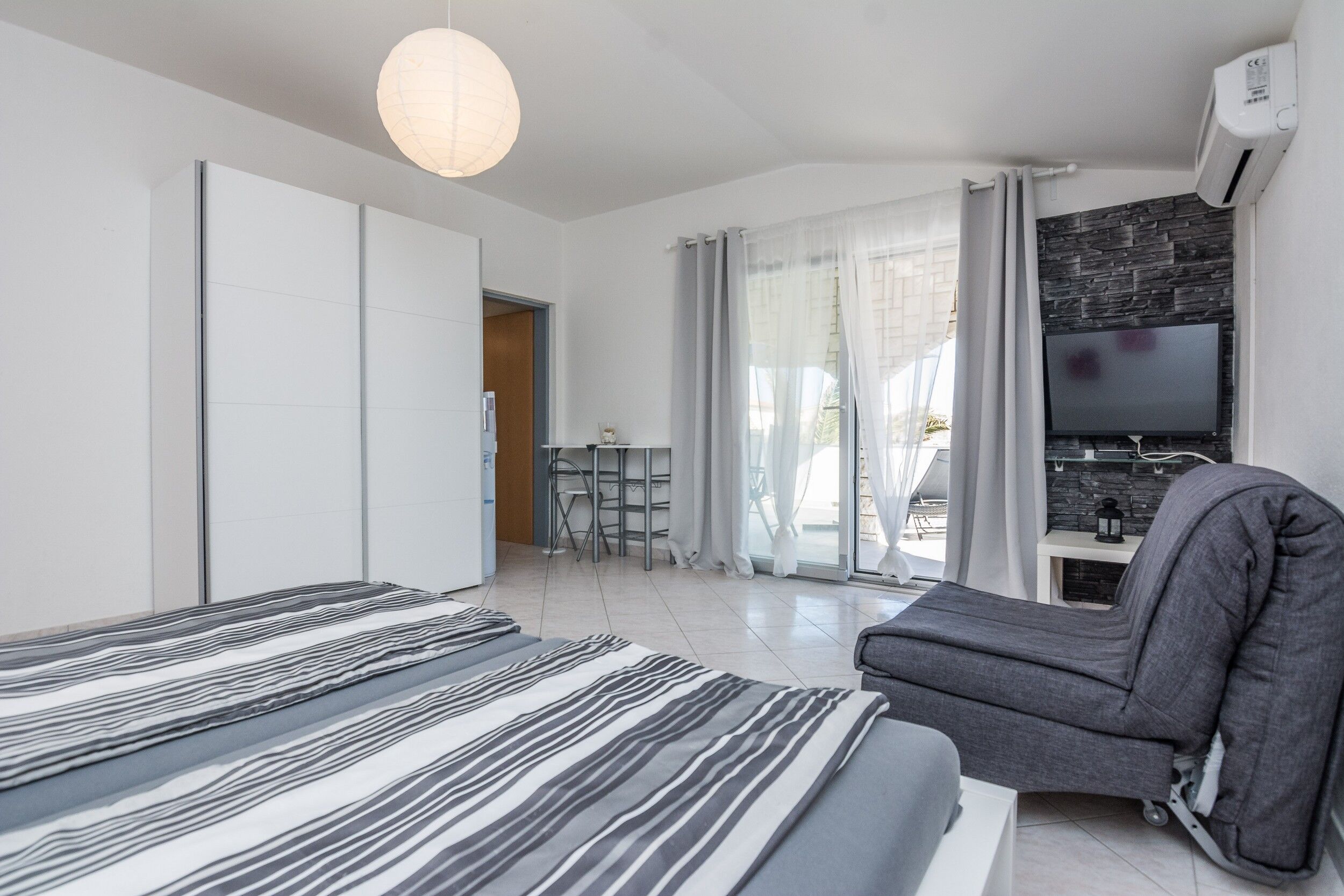 Apartments Bojana 33487-A1