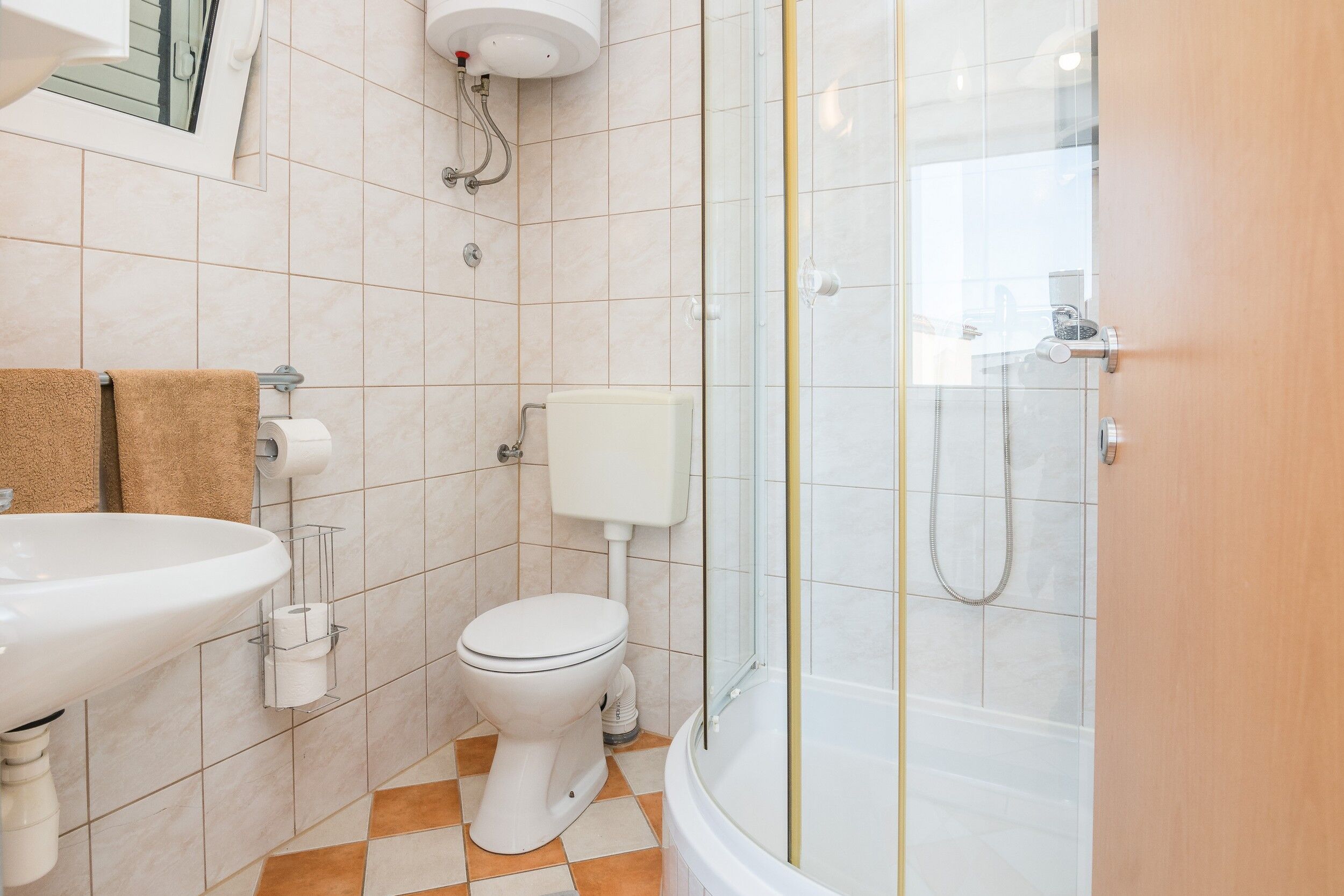 Apartments Bojana 33487-A2
