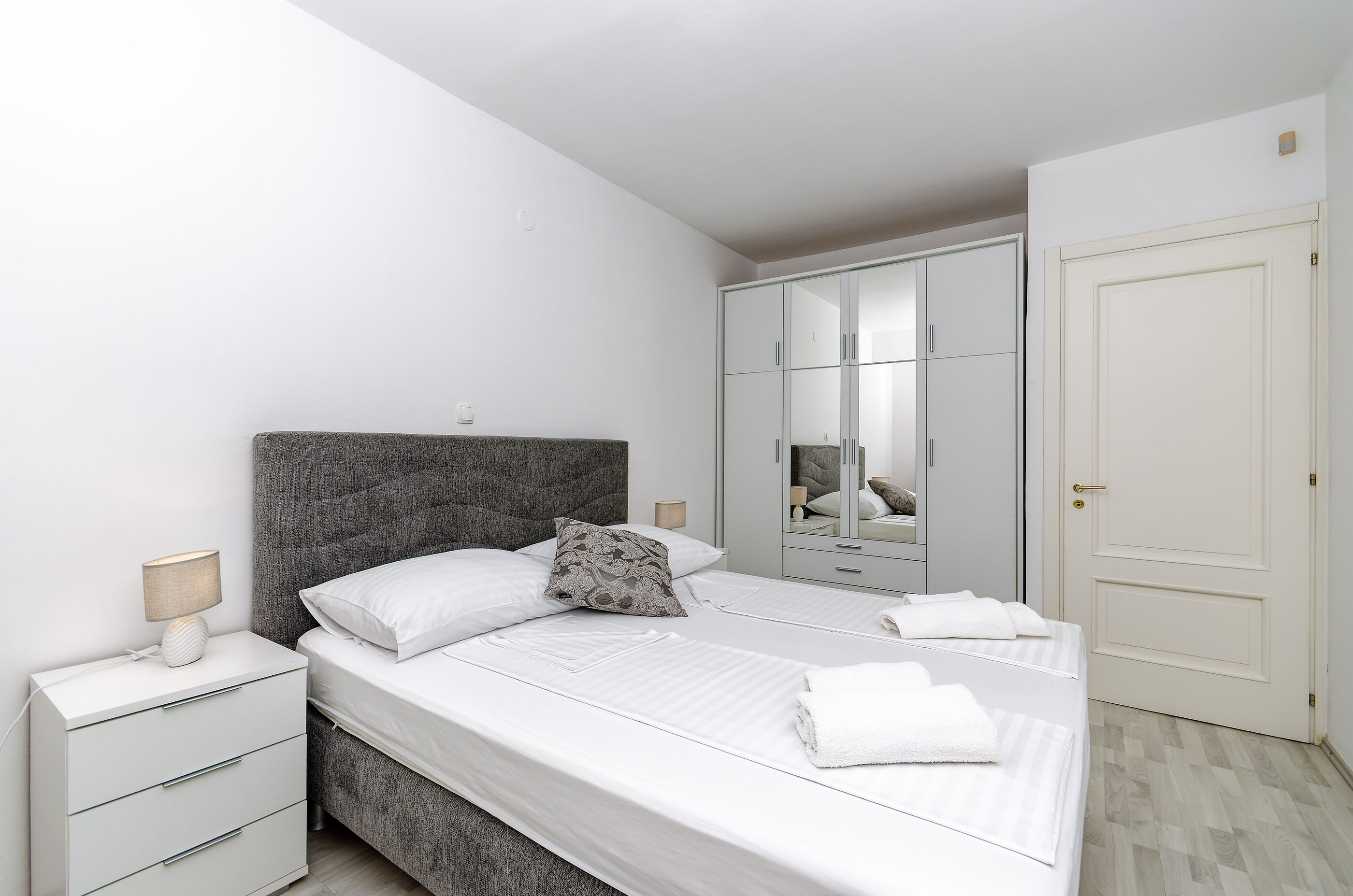 Apartments Mrs Brightside 84311-A2