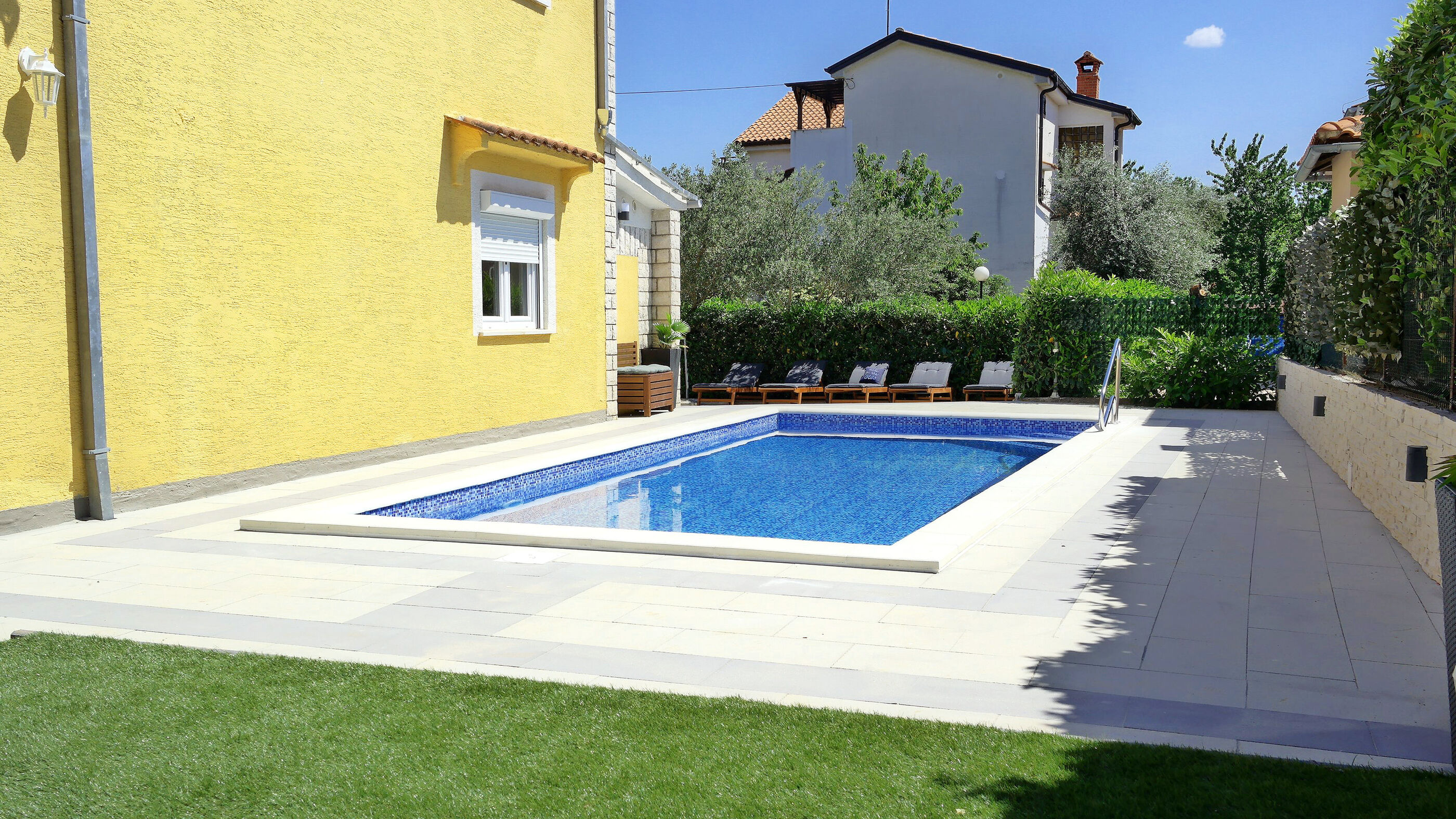 House Yellow 83271-K1