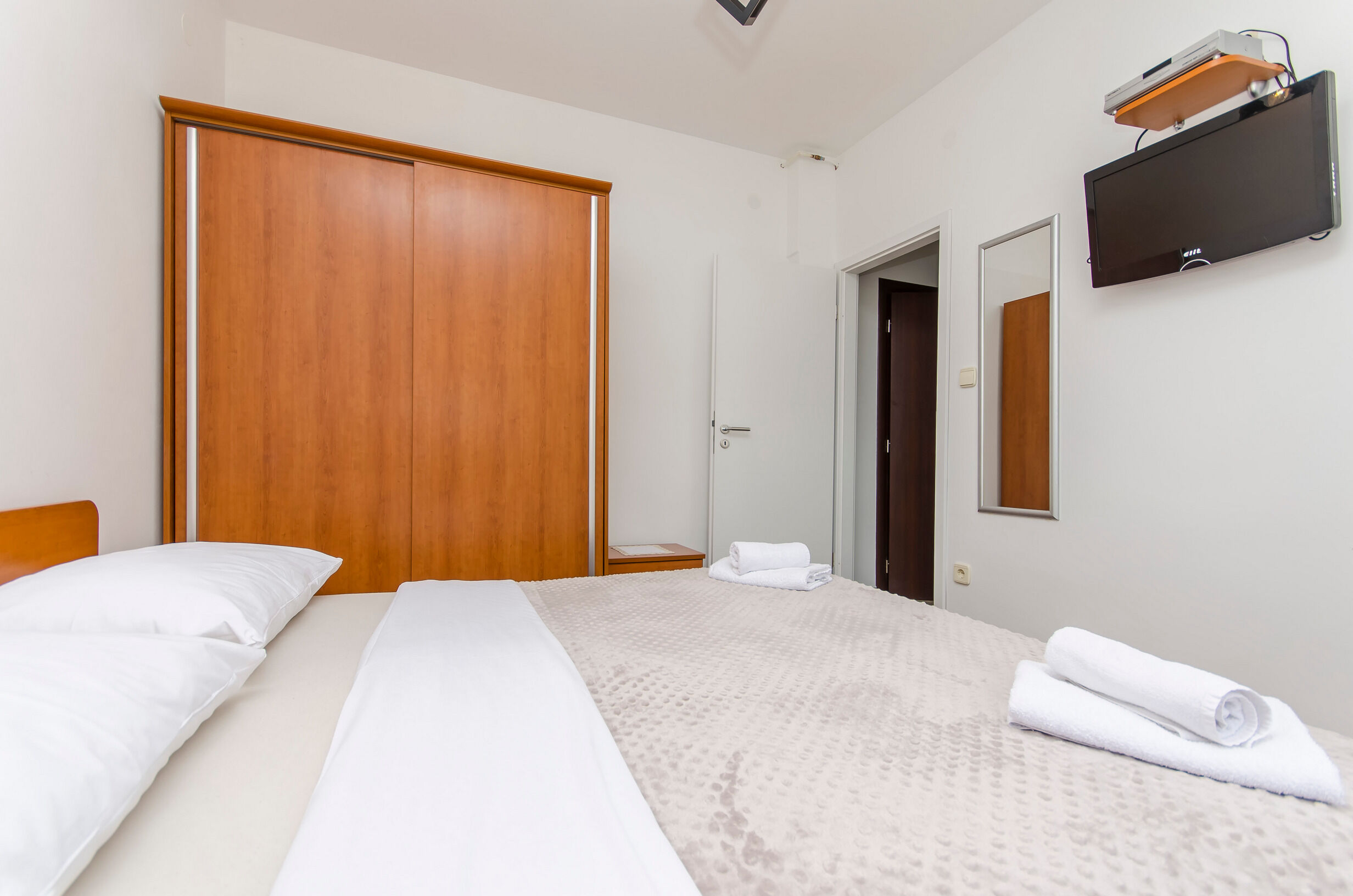 Apartments and Rooms Mare 11171-A5