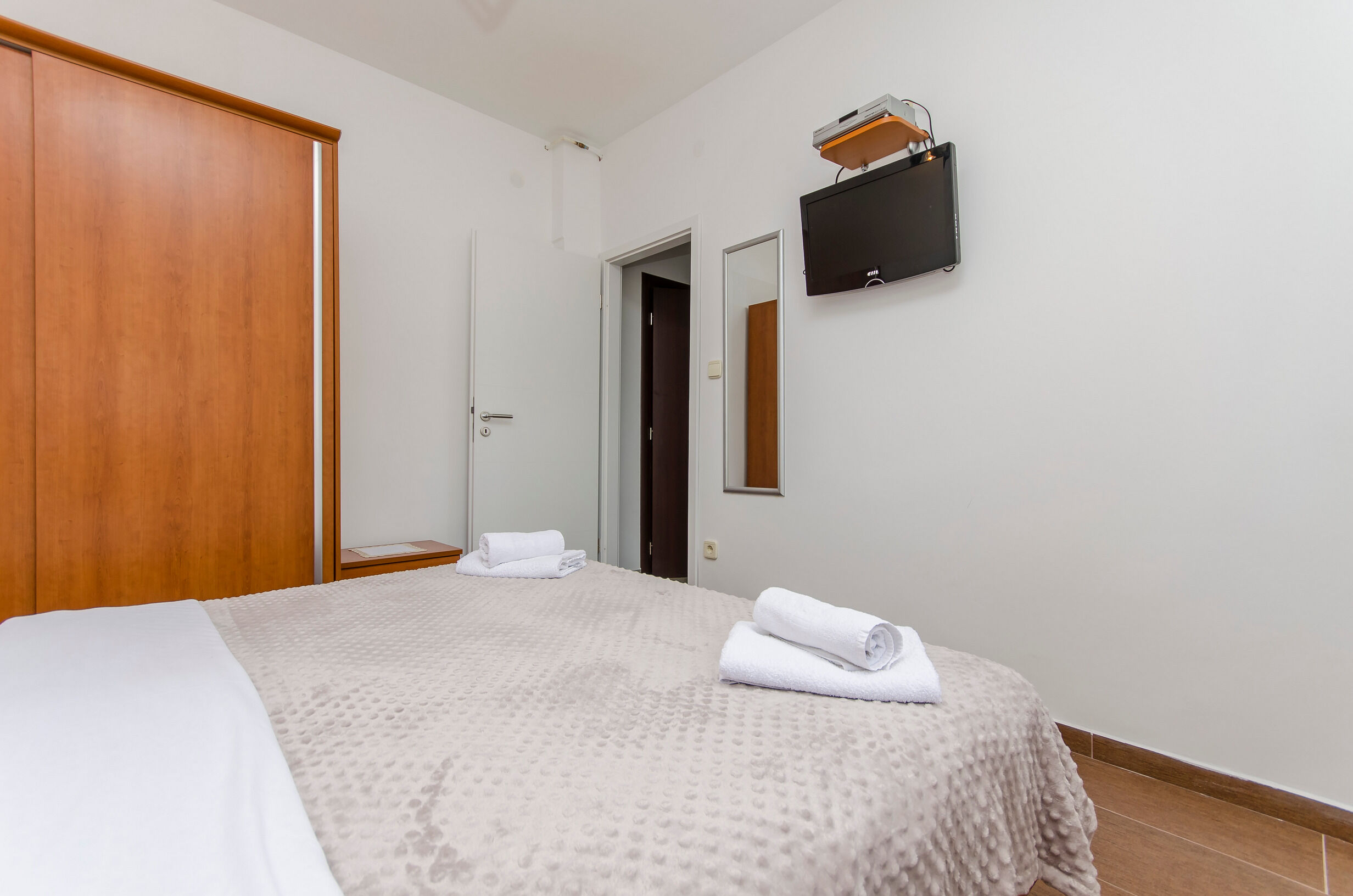 Apartments and Rooms Mare 11171-A5