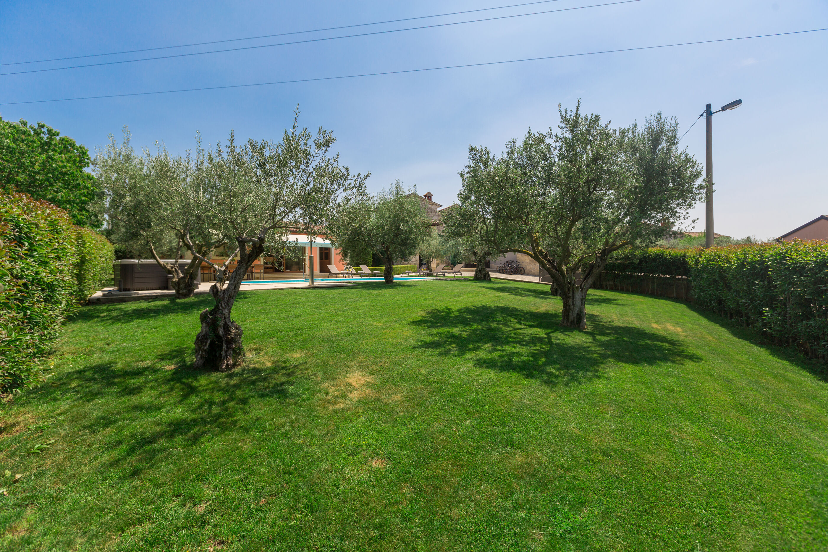 Villa Ulika s bazenom rustikalnog ugođaja 84884-K1