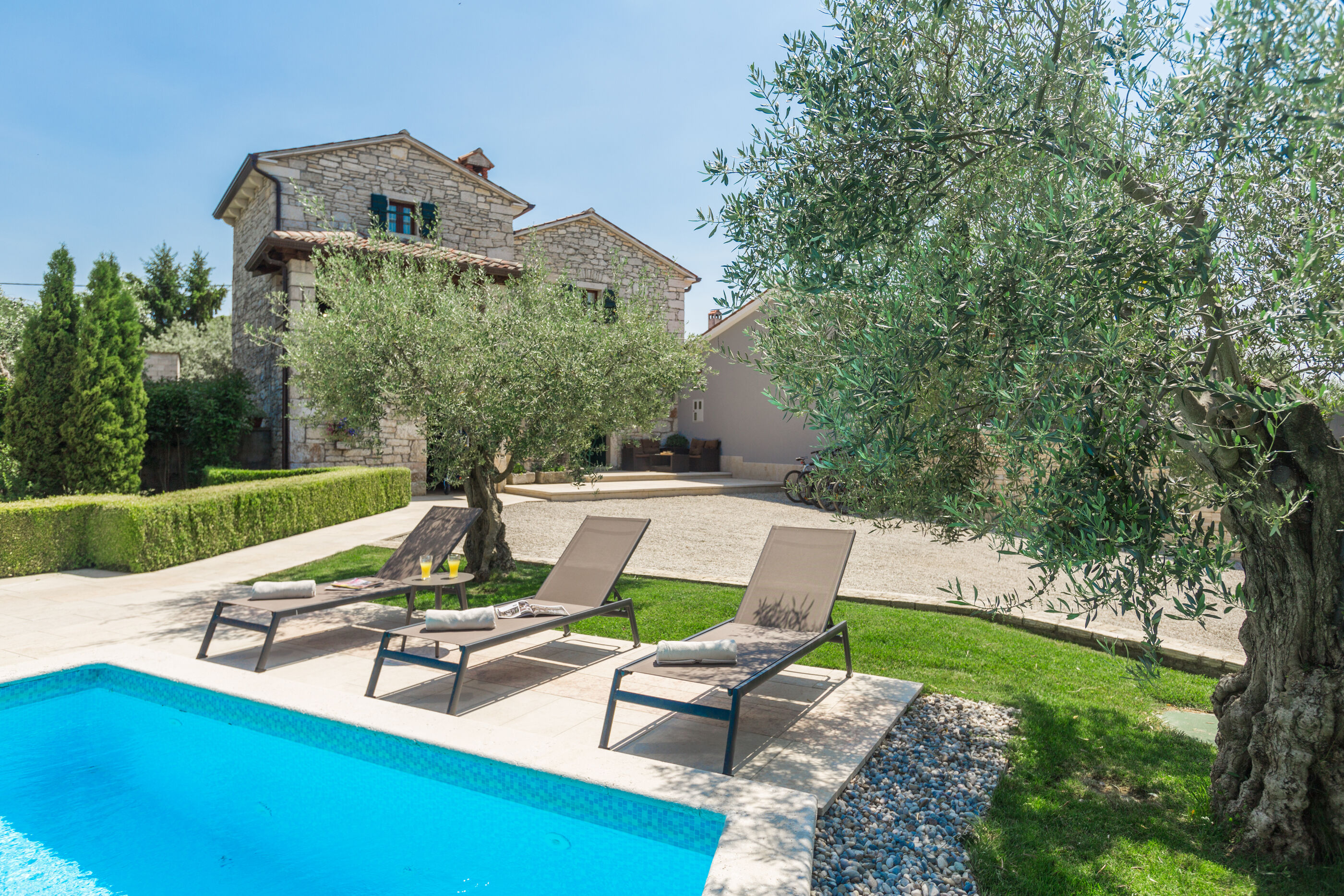 Photo of Villa Ulika s bazenom rustikalnog ugođaja