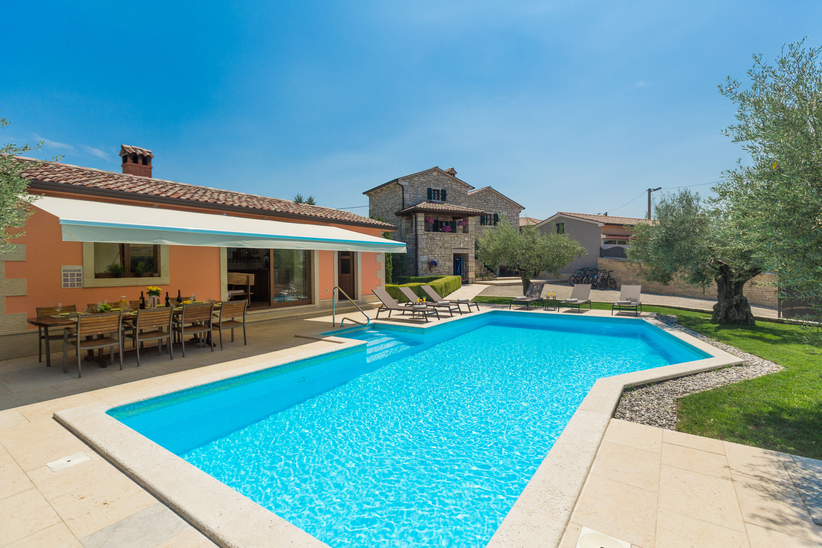 Photo of Villa Ulika s bazenom rustikalnog ugođaja