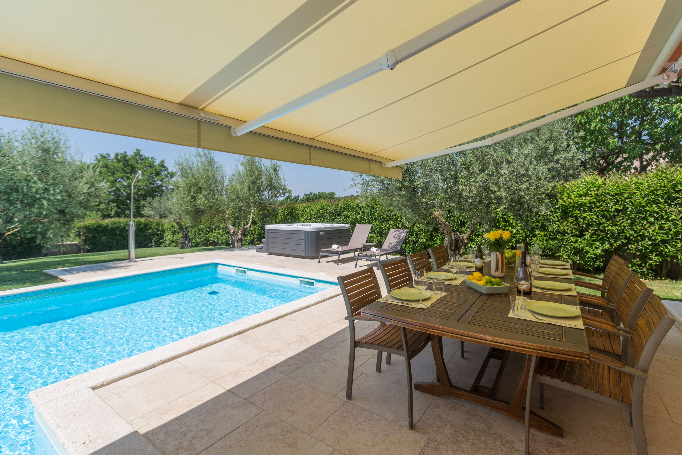 Villa Ulika s bazenom rustikalnog ugođaja 84884-K1