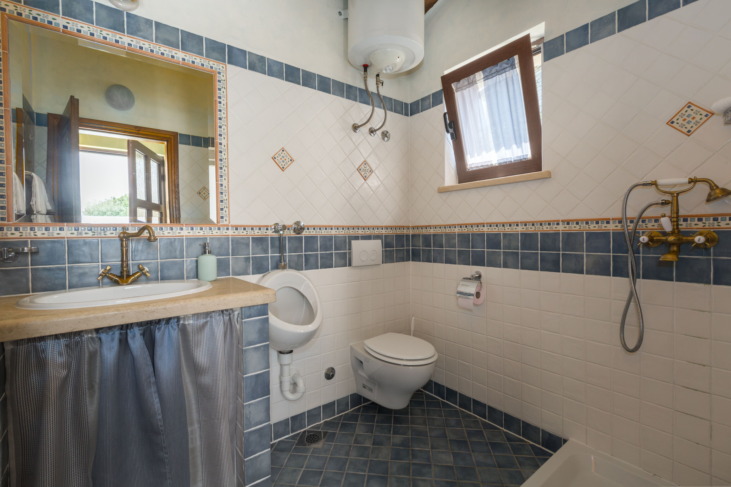 Villa Ulika s bazenom rustikalnog ugođaja 84884-K1