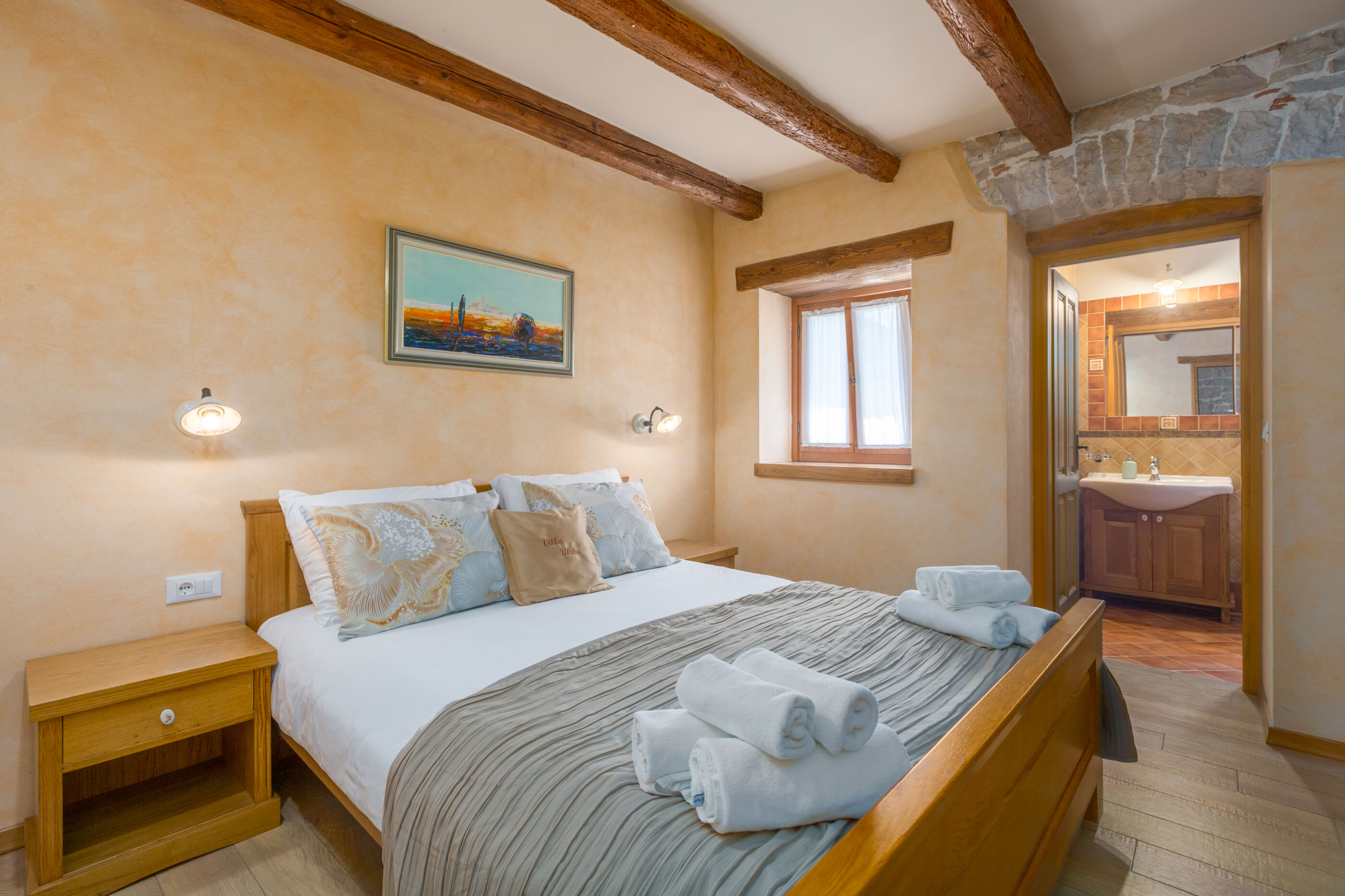 Villa Ulika s bazenom rustikalnog ugođaja 84884-K1