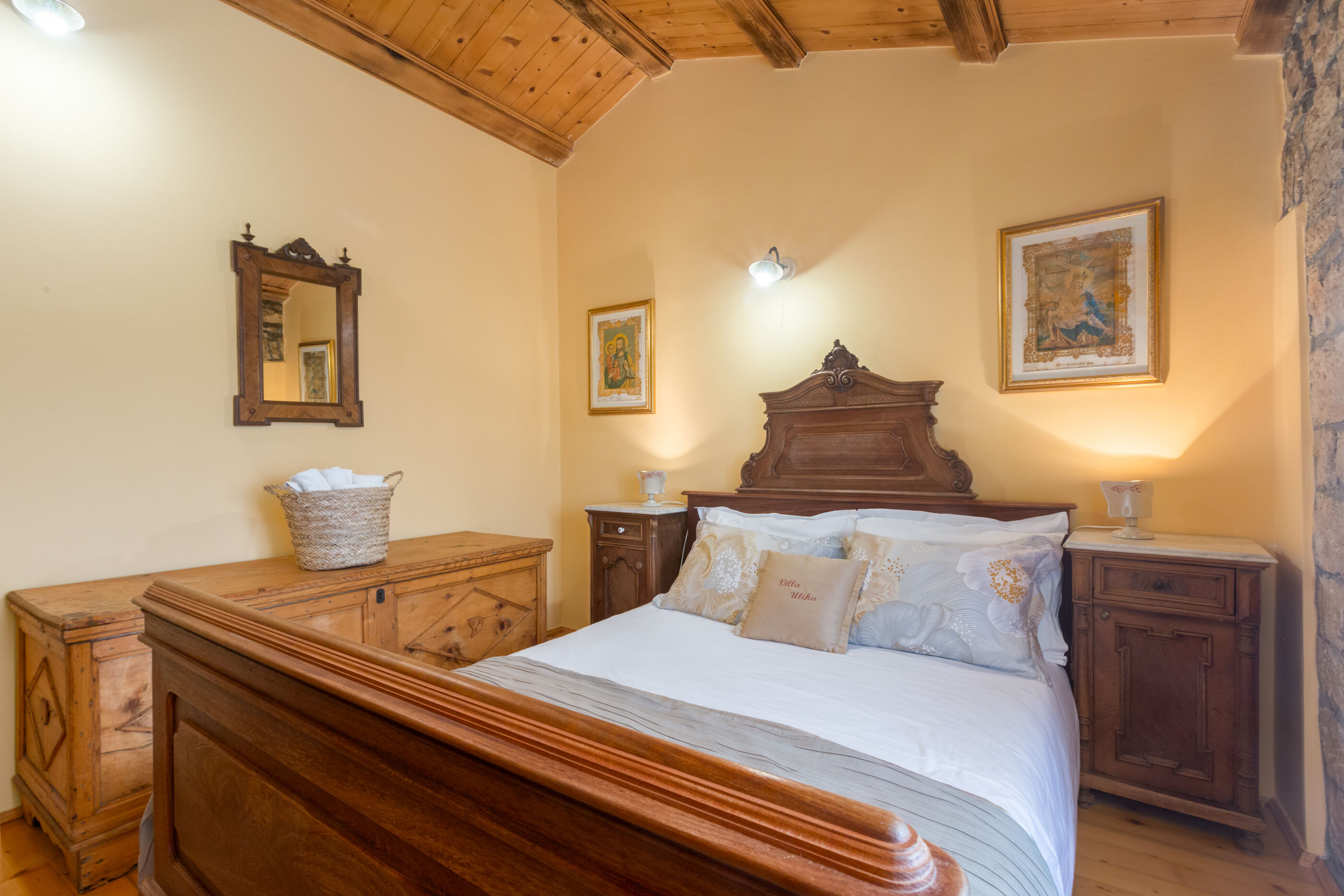 Villa Ulika s bazenom rustikalnog ugođaja 84884-K1