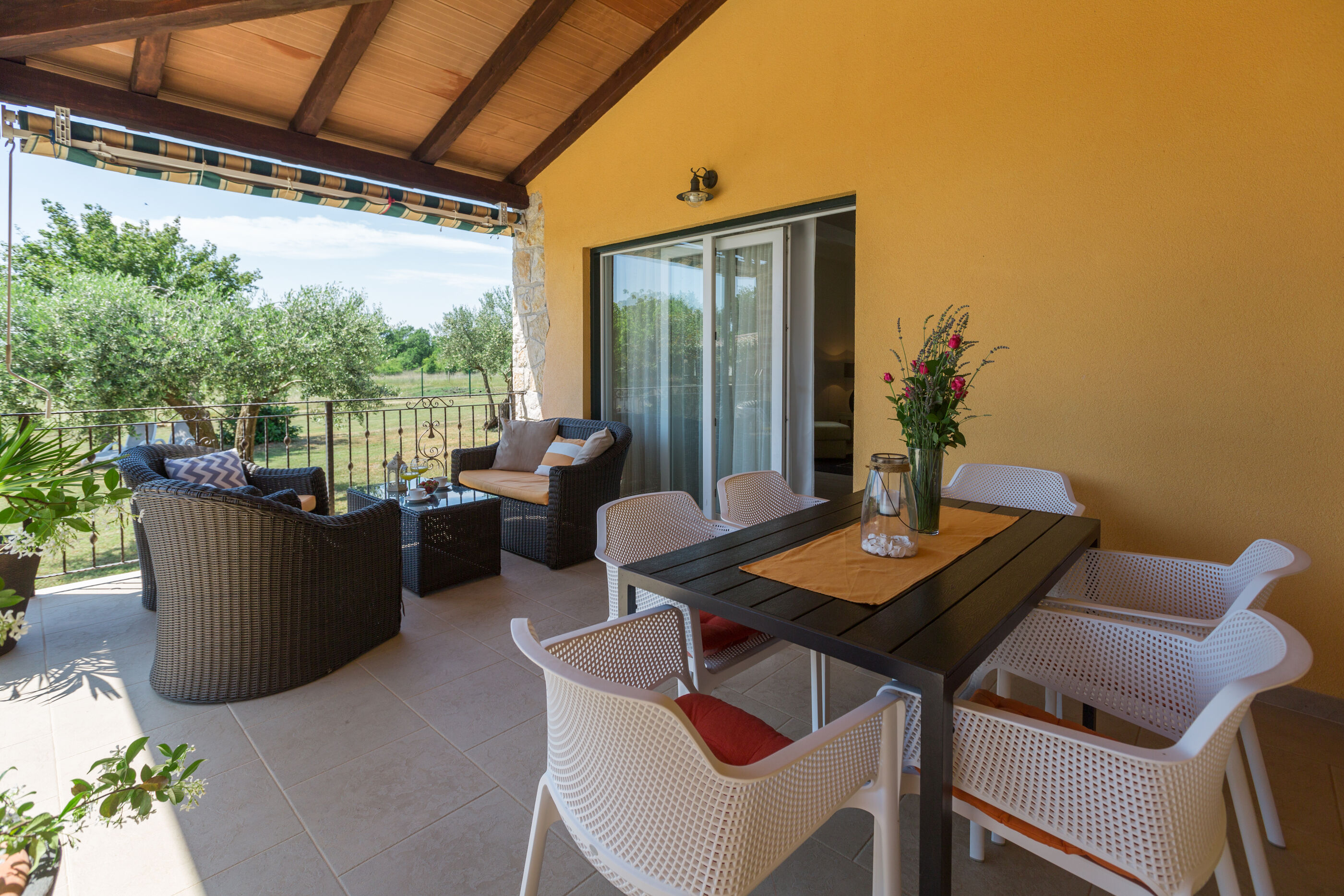 Villa Natura s bazenom okružena zelenilom 83584-K1