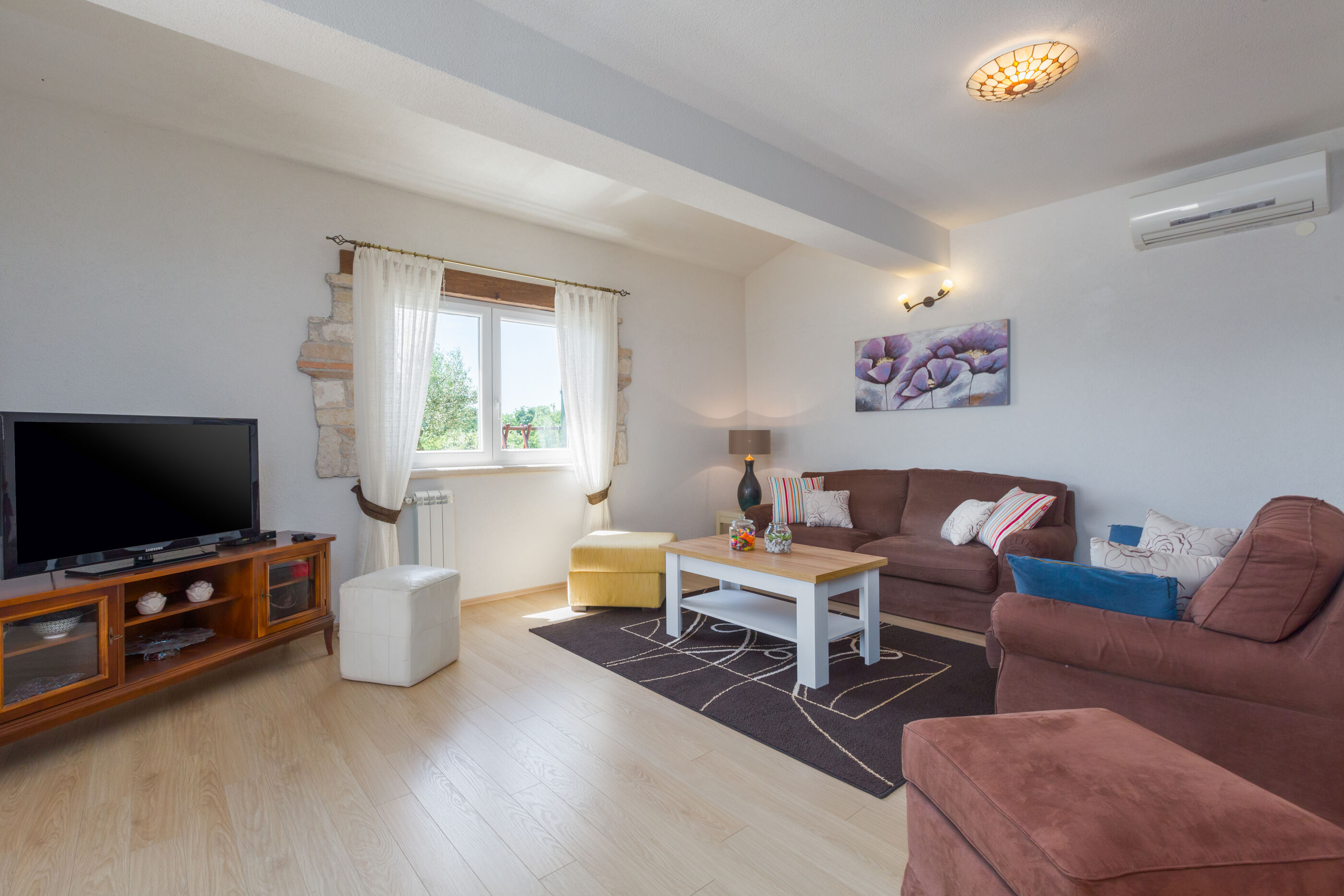 Villa Natura s bazenom okružena zelenilom 83584-K1