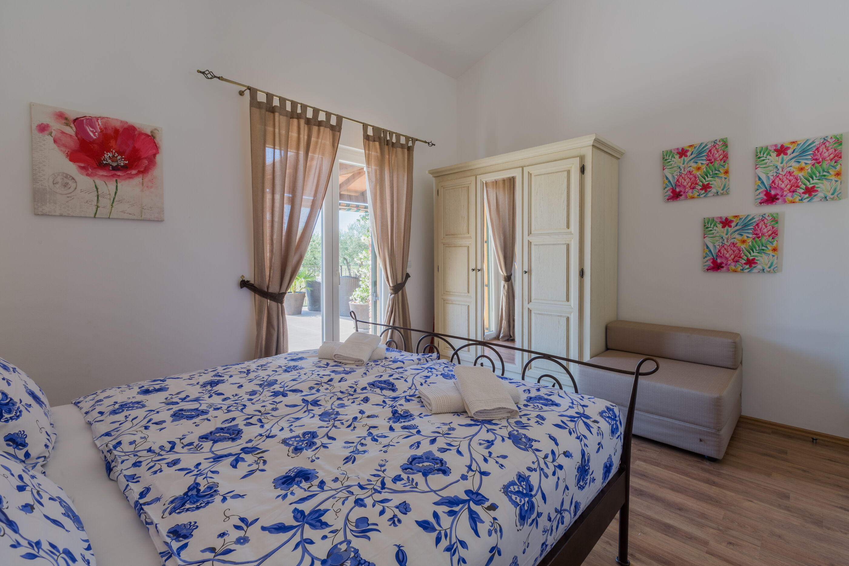 Villa Natura s bazenom okružena zelenilom 83584-K1