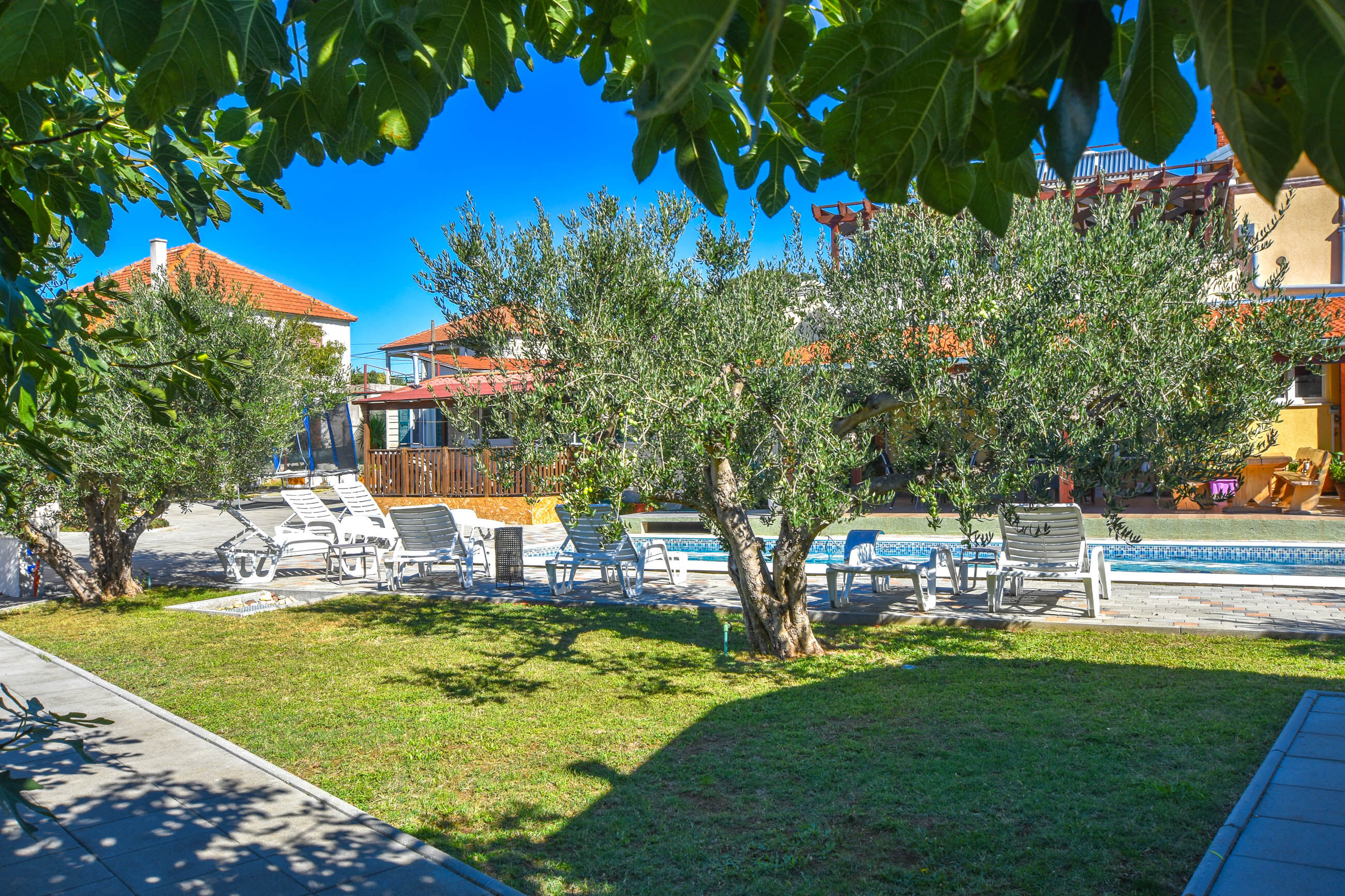 Apartments Flora 83701-A2