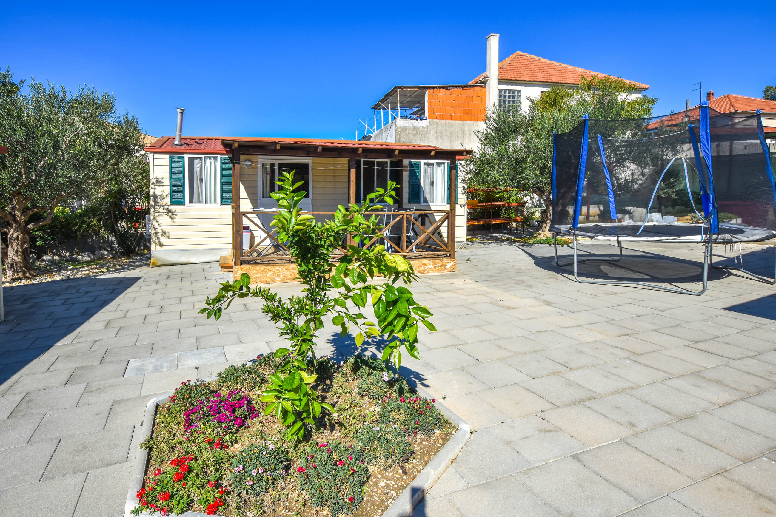 Apartments Flora 83701-A2