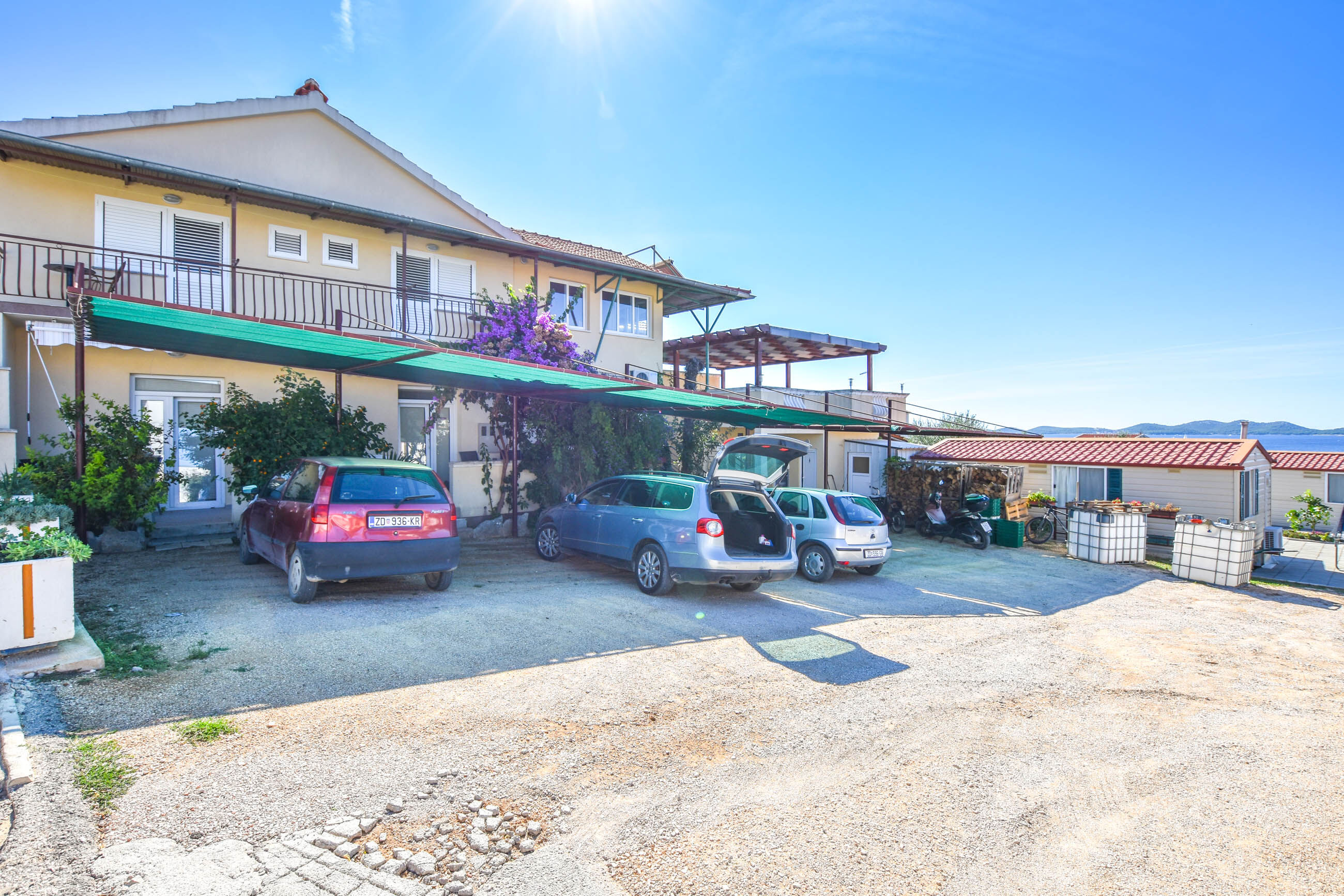 Apartments Flora 83701-A2