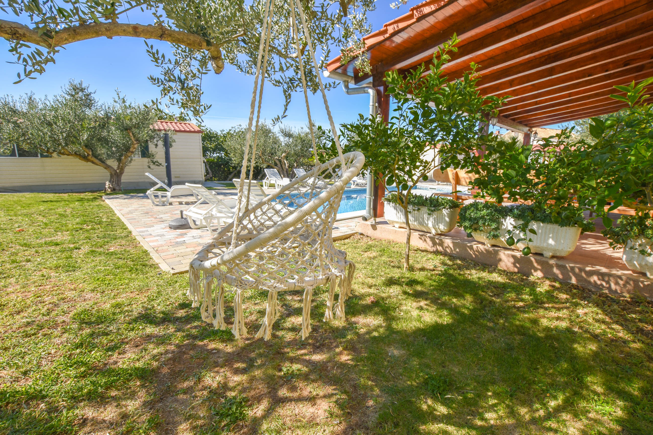 Apartments Flora 83701-A2