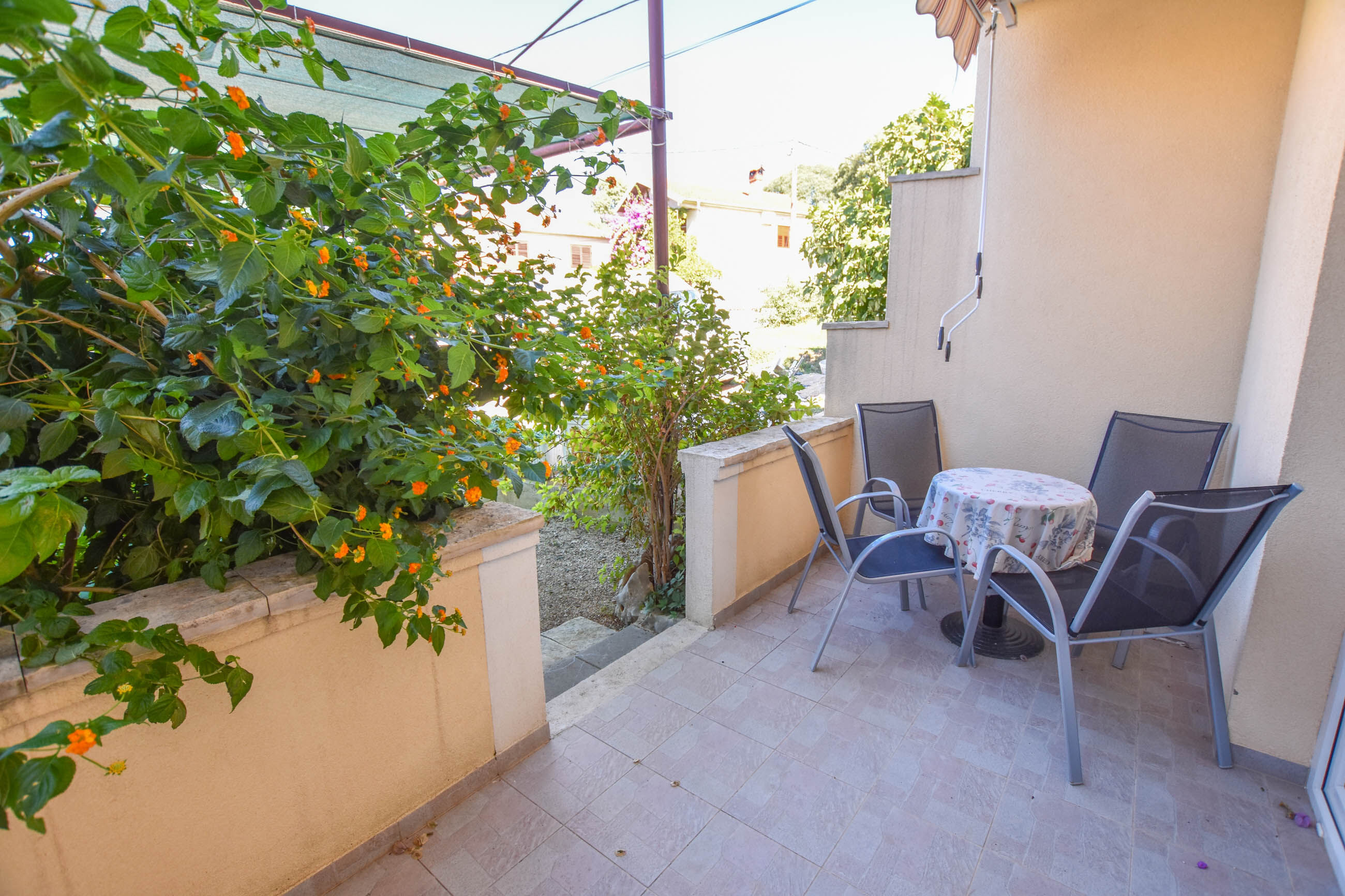Apartments Flora 83701-A2