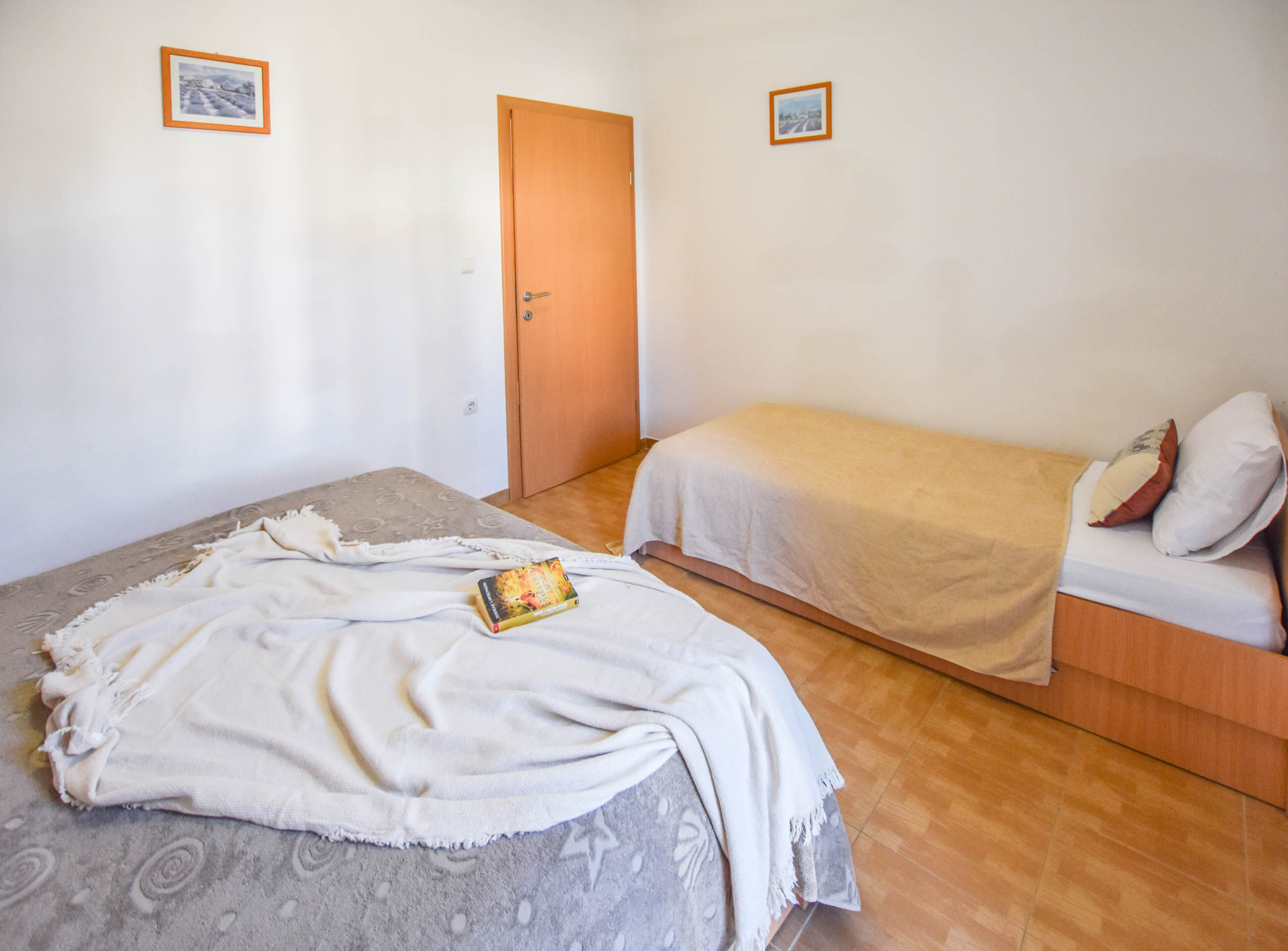 Apartments Flora 83701-A2