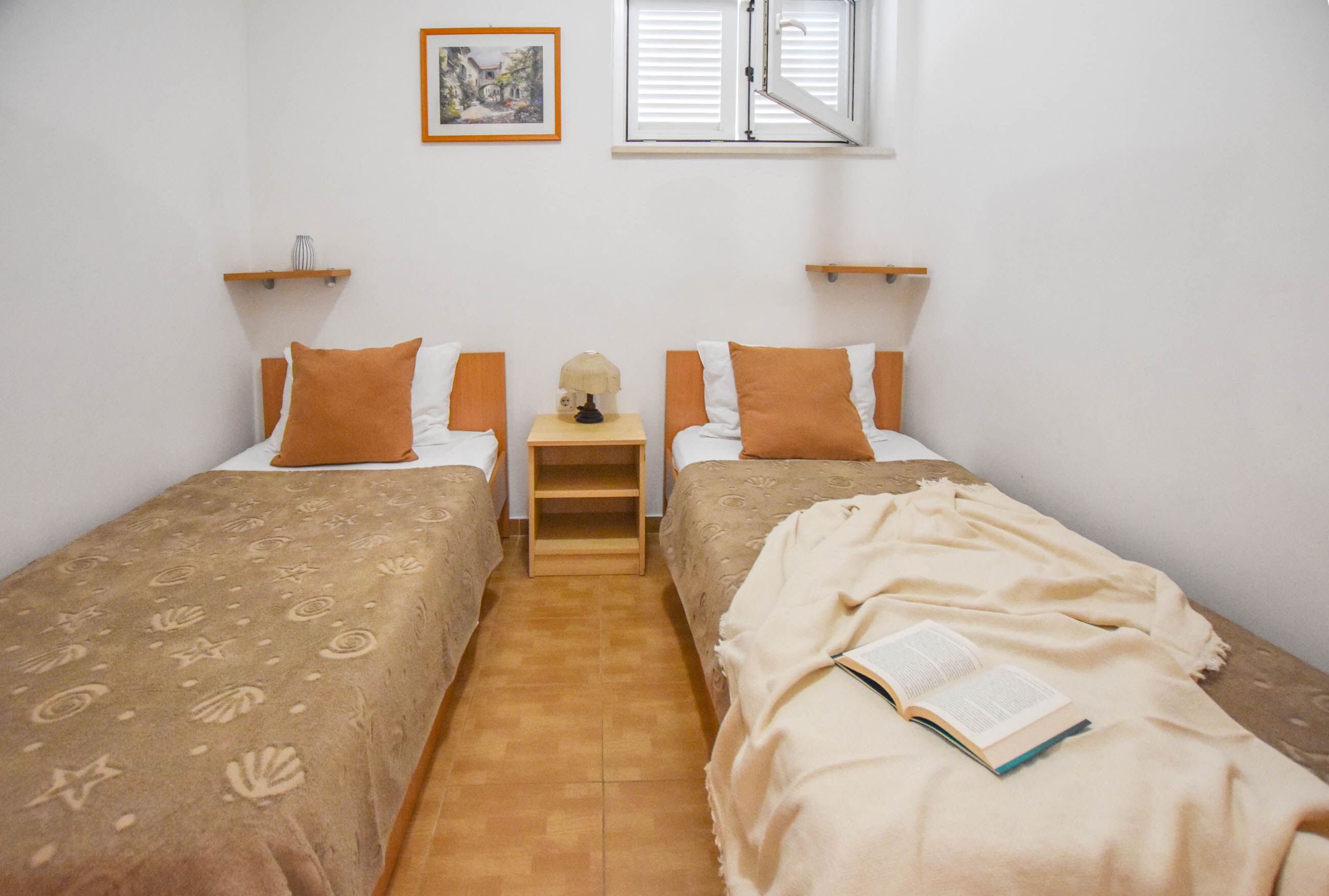 Apartments Flora 83701-A2