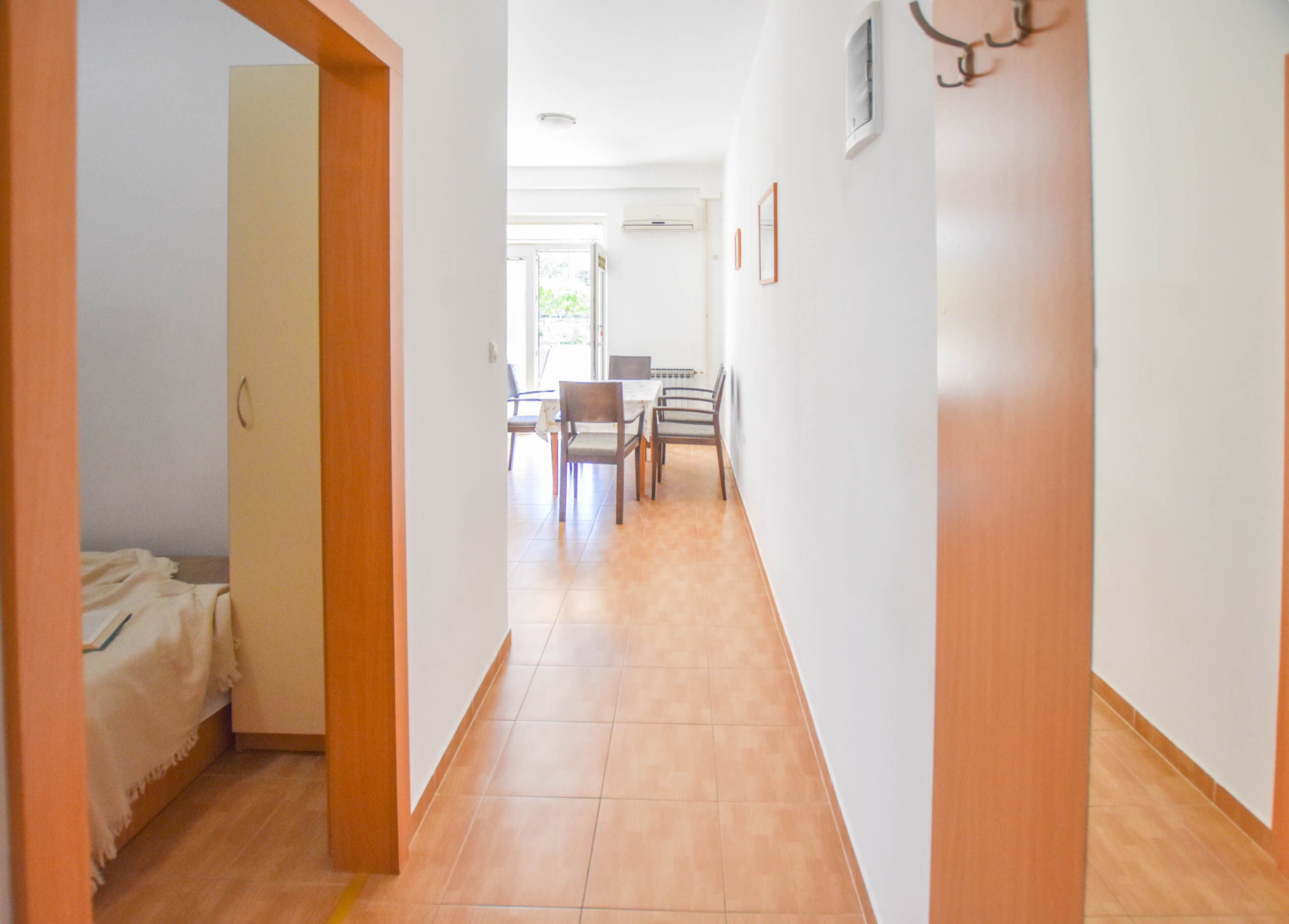 Apartments Flora 83701-A2