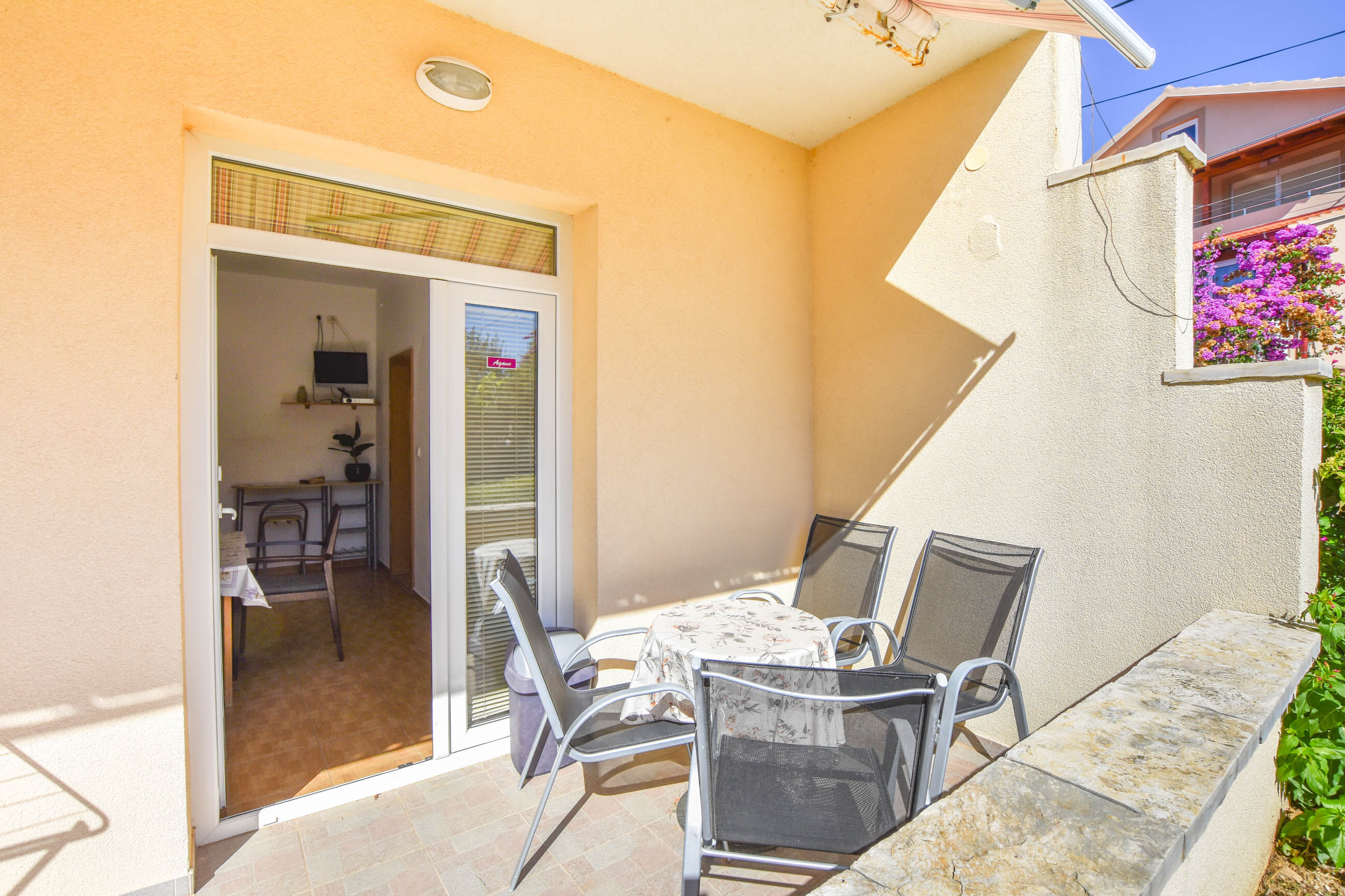 Apartments Flora 83701-A2