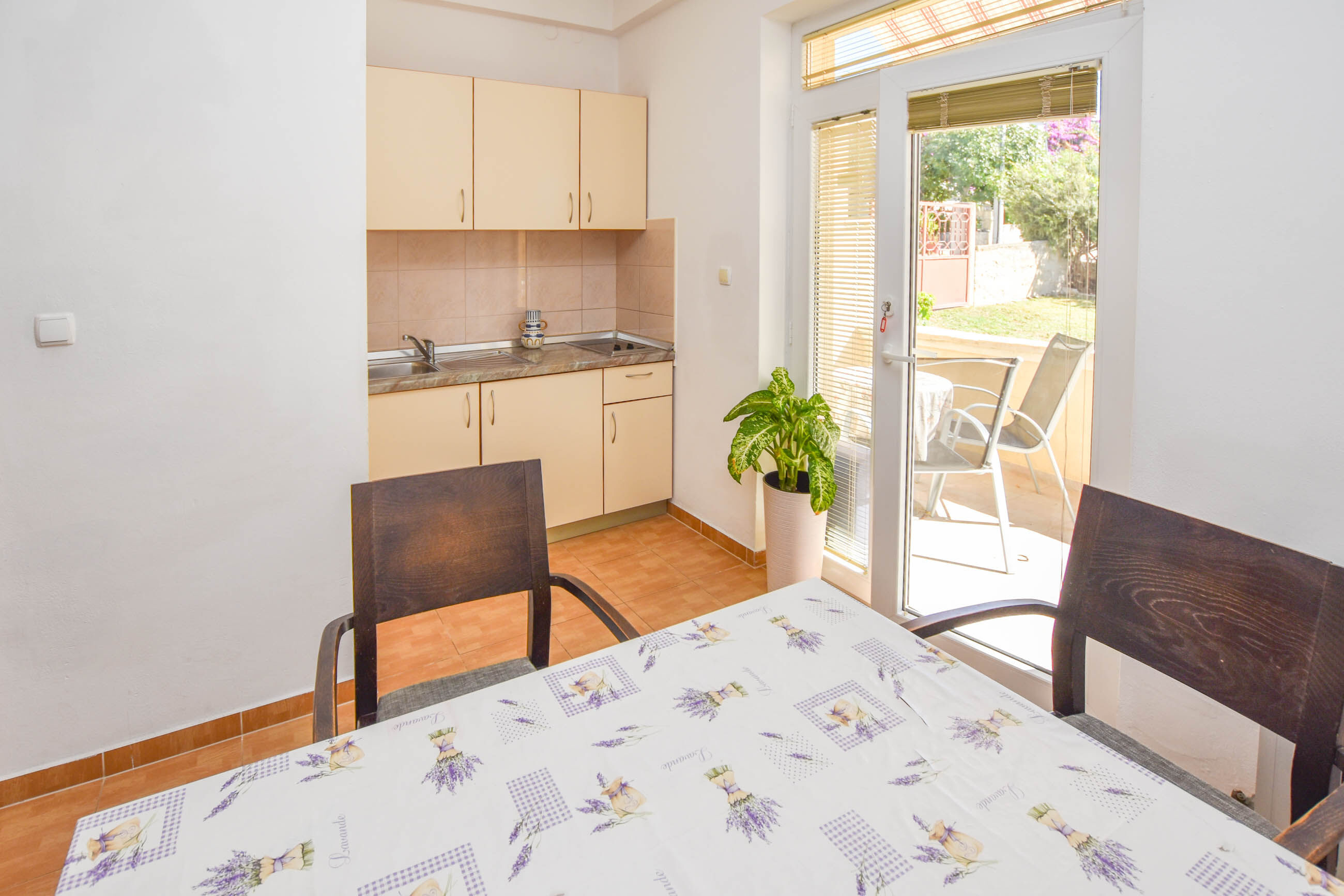 Apartments Flora 83701-A2