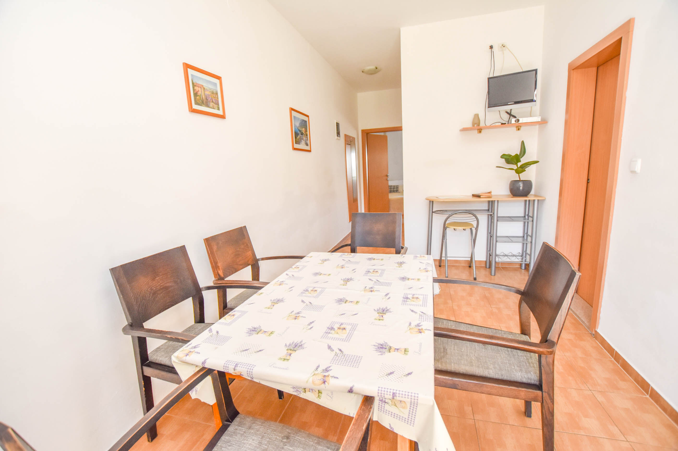 Apartments Flora 83701-A2