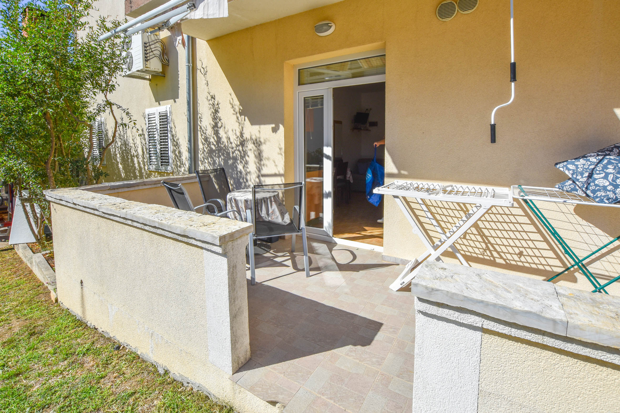 Apartments Flora 83701-A3