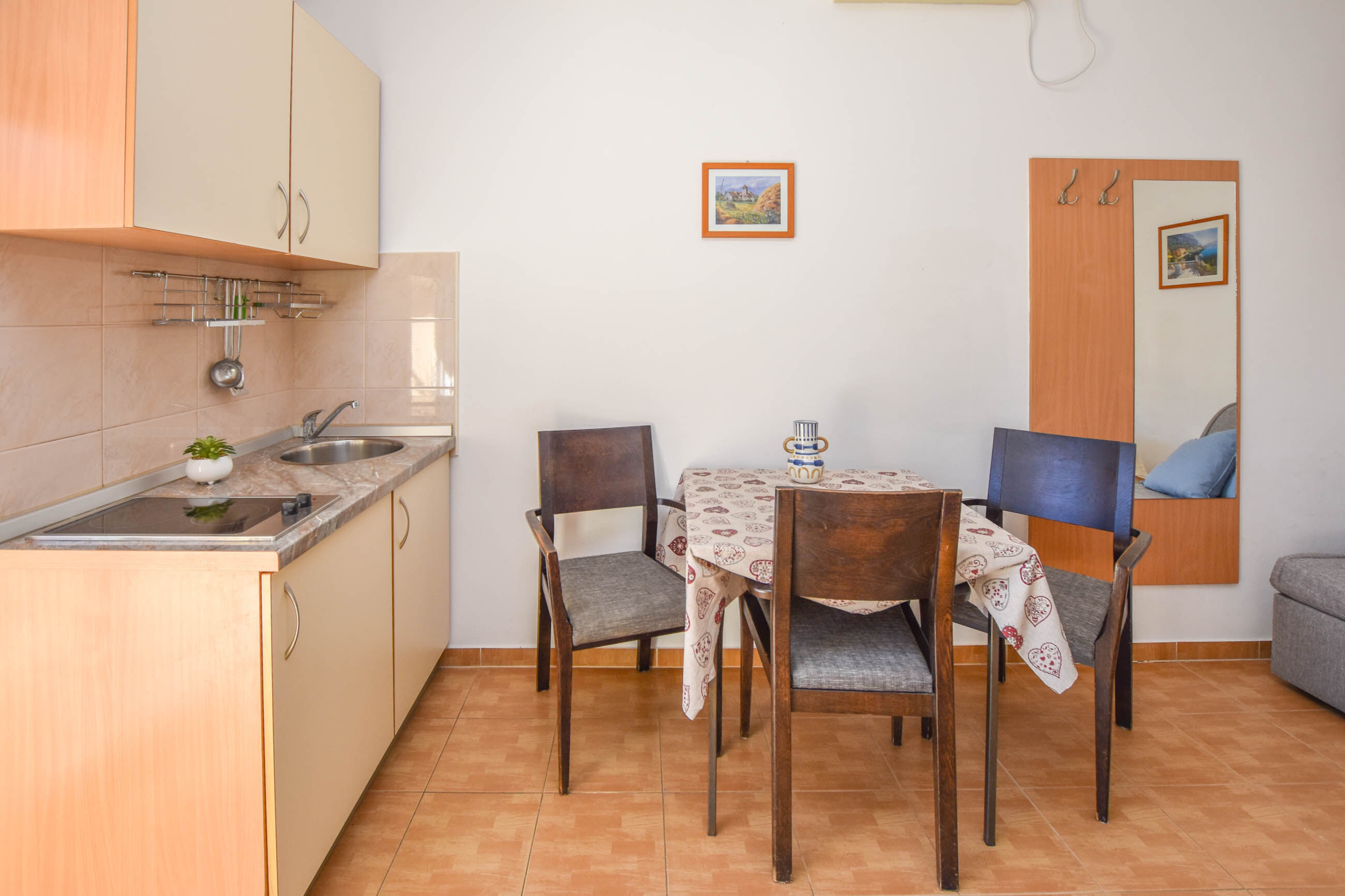 Apartments Flora 83701-A4