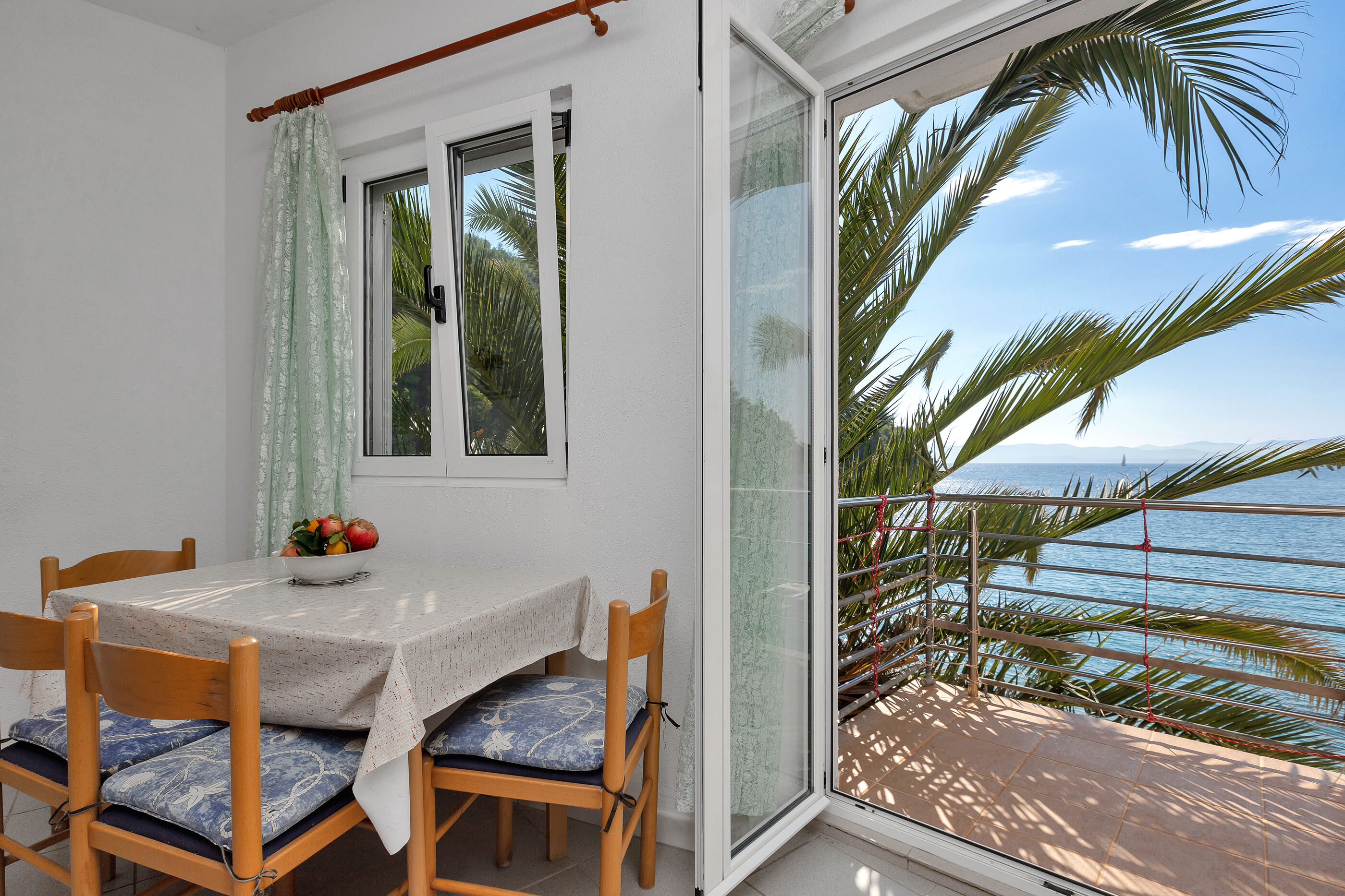 Apartments Robinzon Nikola 83741-A1