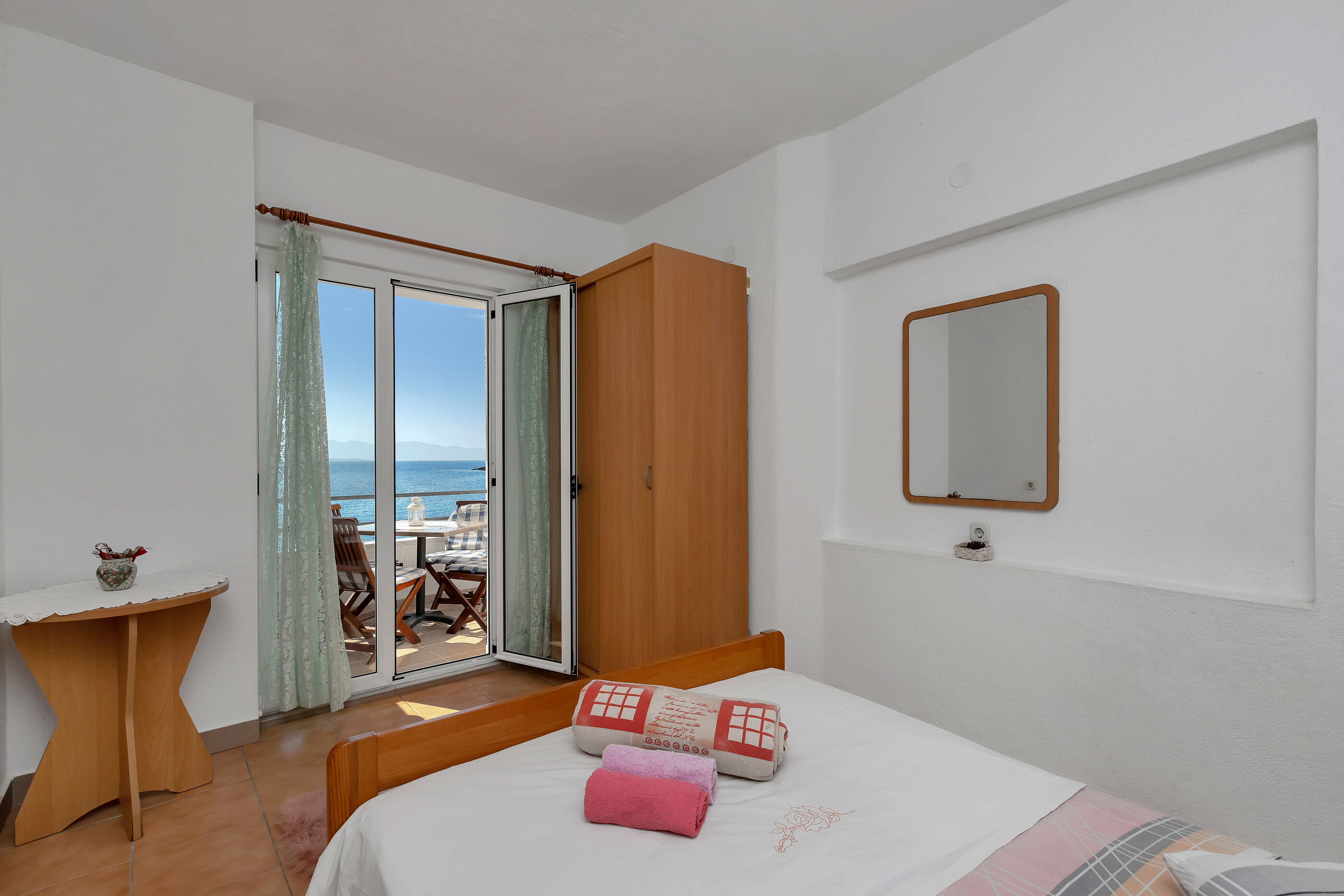 Apartments Robinzon Nikola 83741-A1