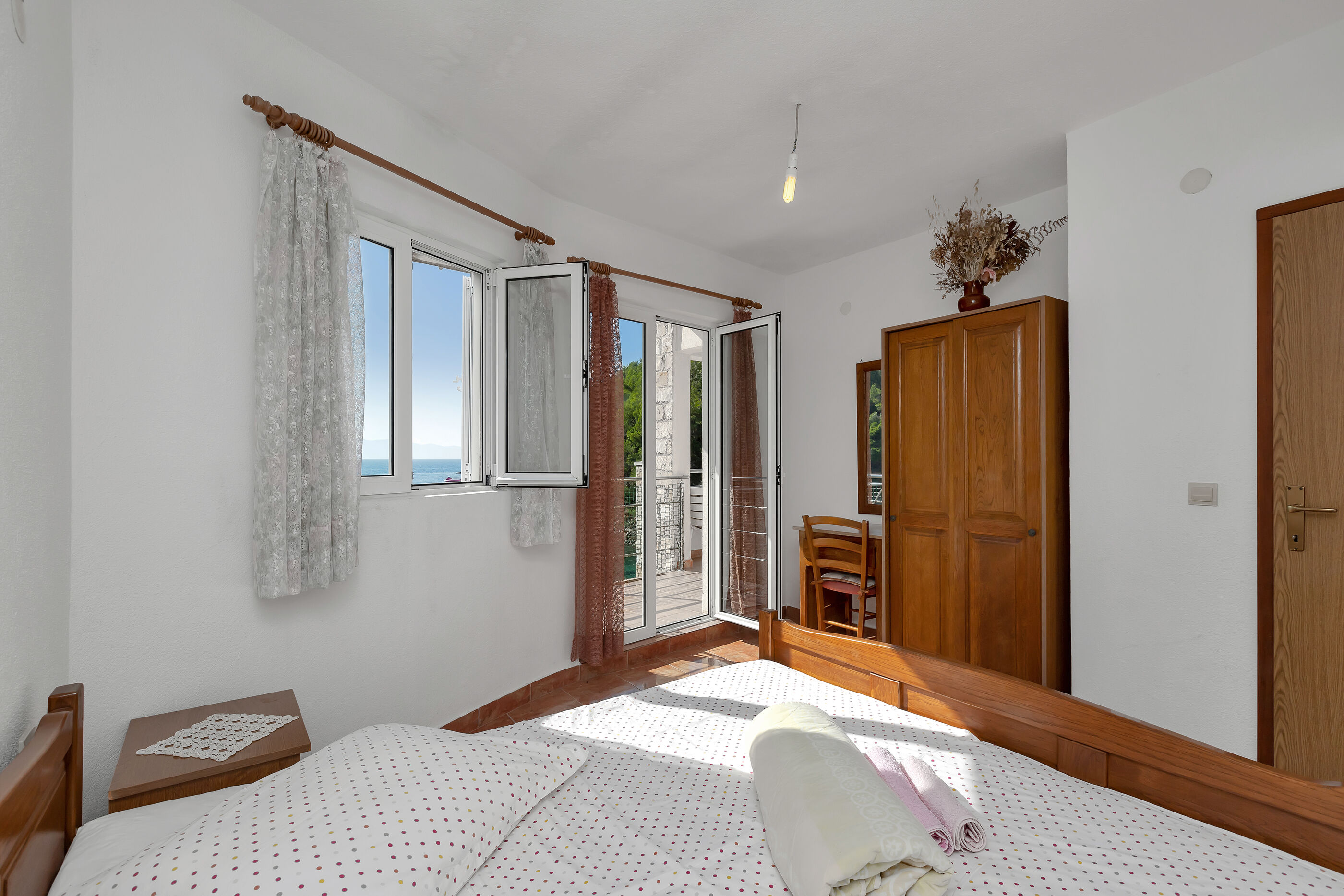 Apartments Robinzon Nikola 83741-A2