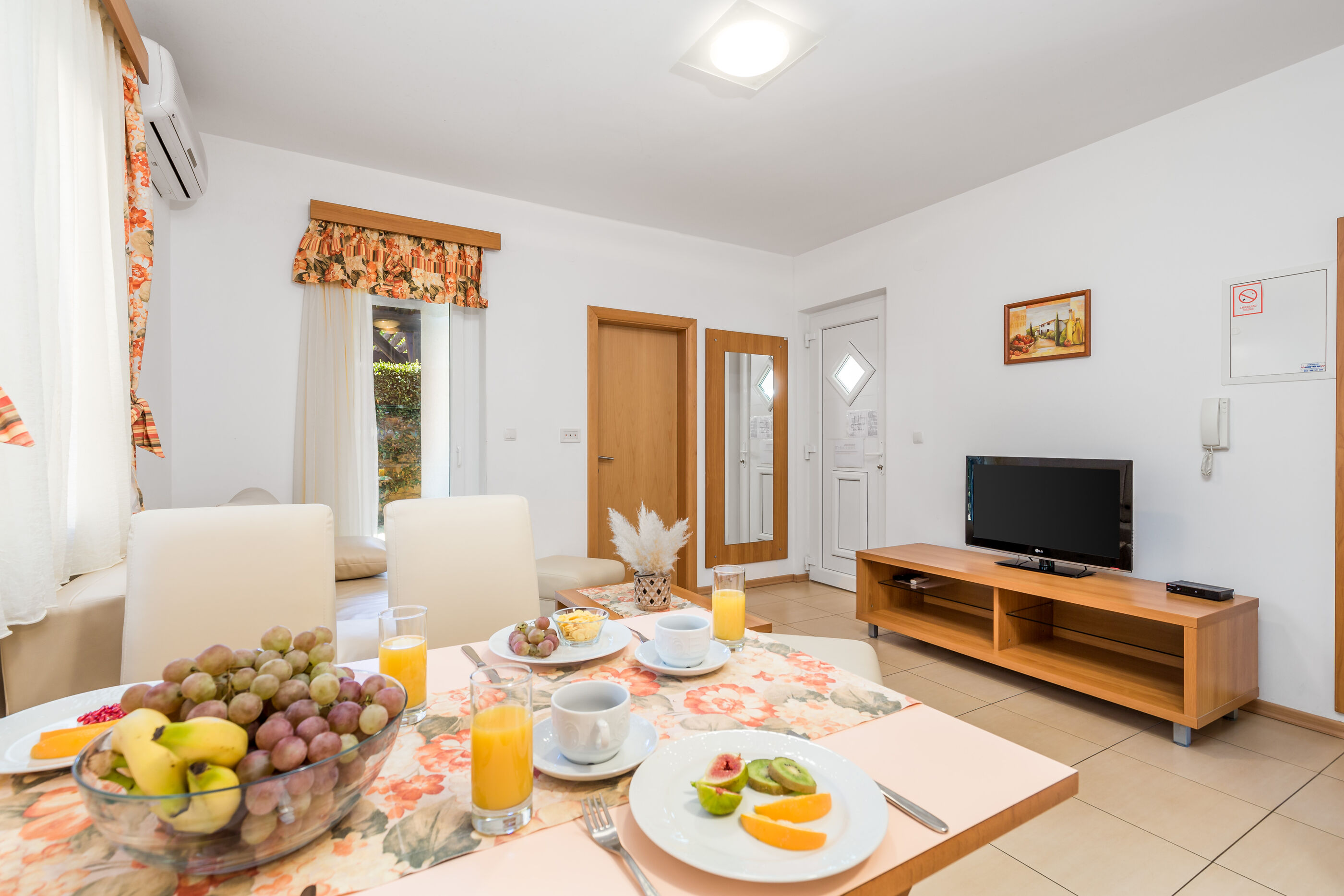 Apartments Mihaela A2