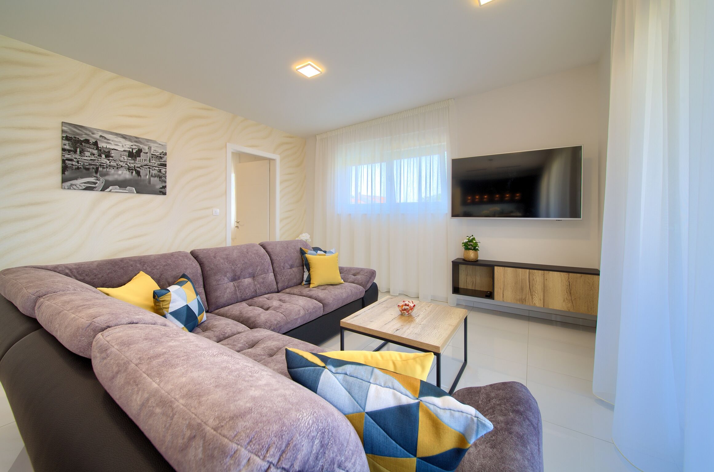 Apartment Crystal Aura 2 62079-A1