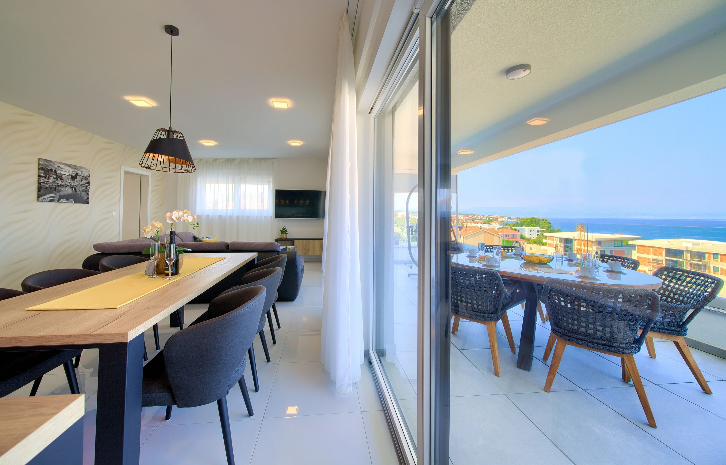 Apartment Crystal Aura 2 62079-A1