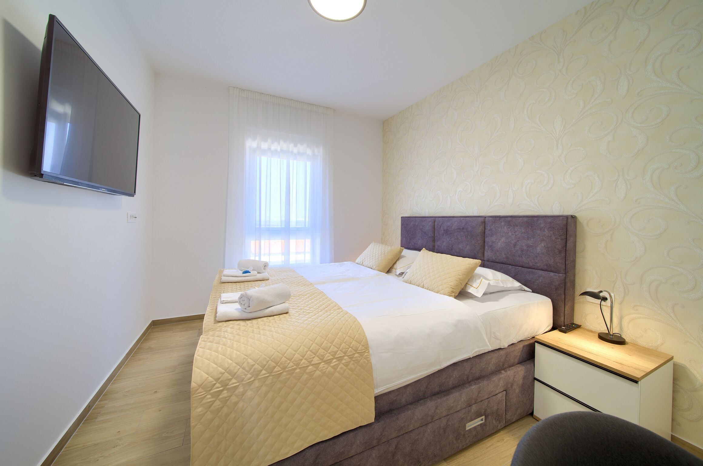 Apartment Crystal Aura 2 62079-A1